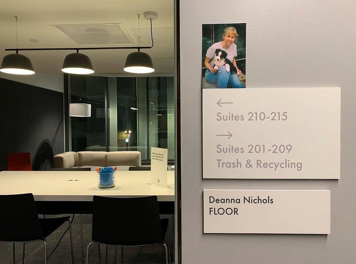 Vintage Creme und Blau Matte Glasur Studio Keramische Pflanzgefäß von Deanna Nichols im Angebot 13