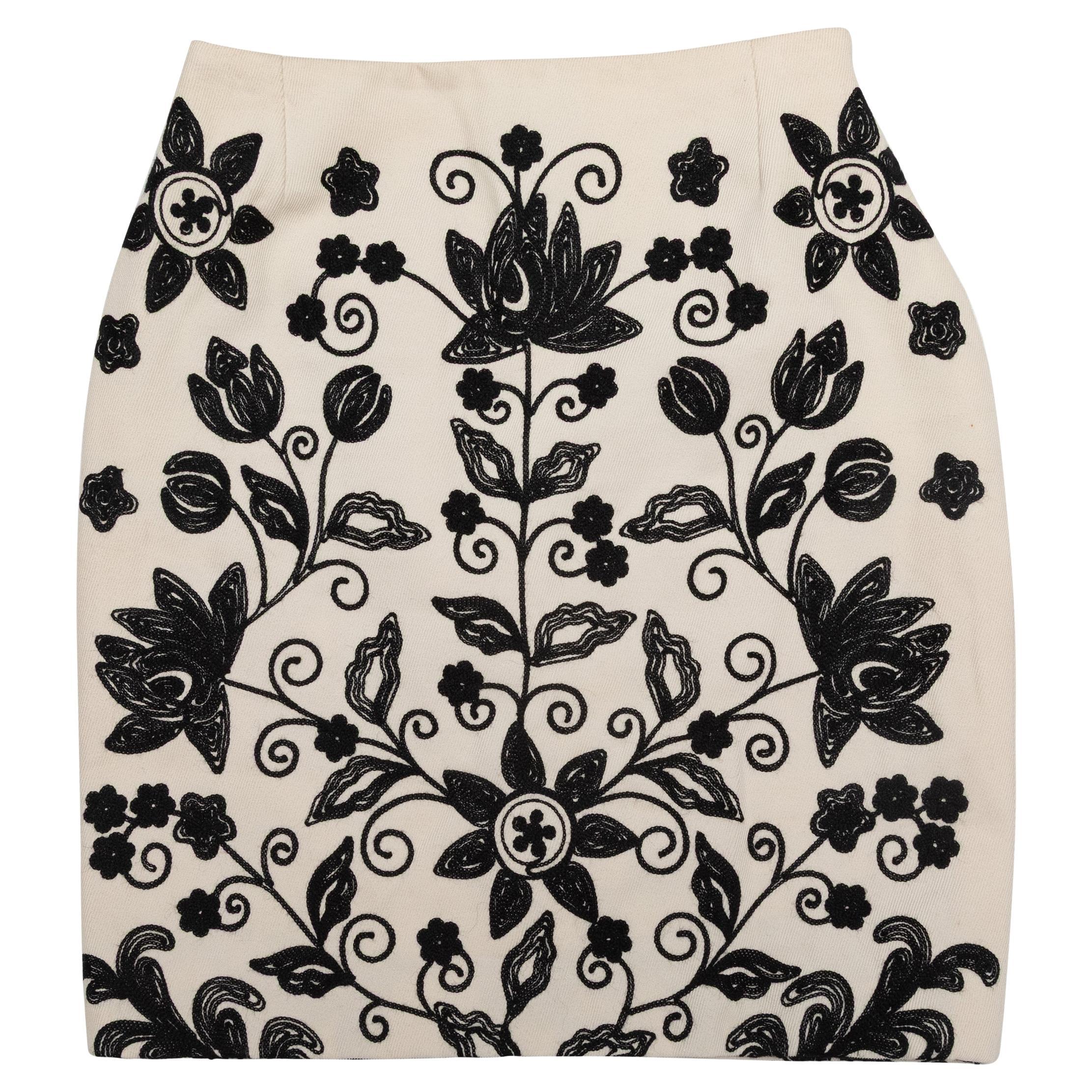 Vintage Cream & Black Chloe Embroidered Cotton Skirt Size FR 36 For Sale
