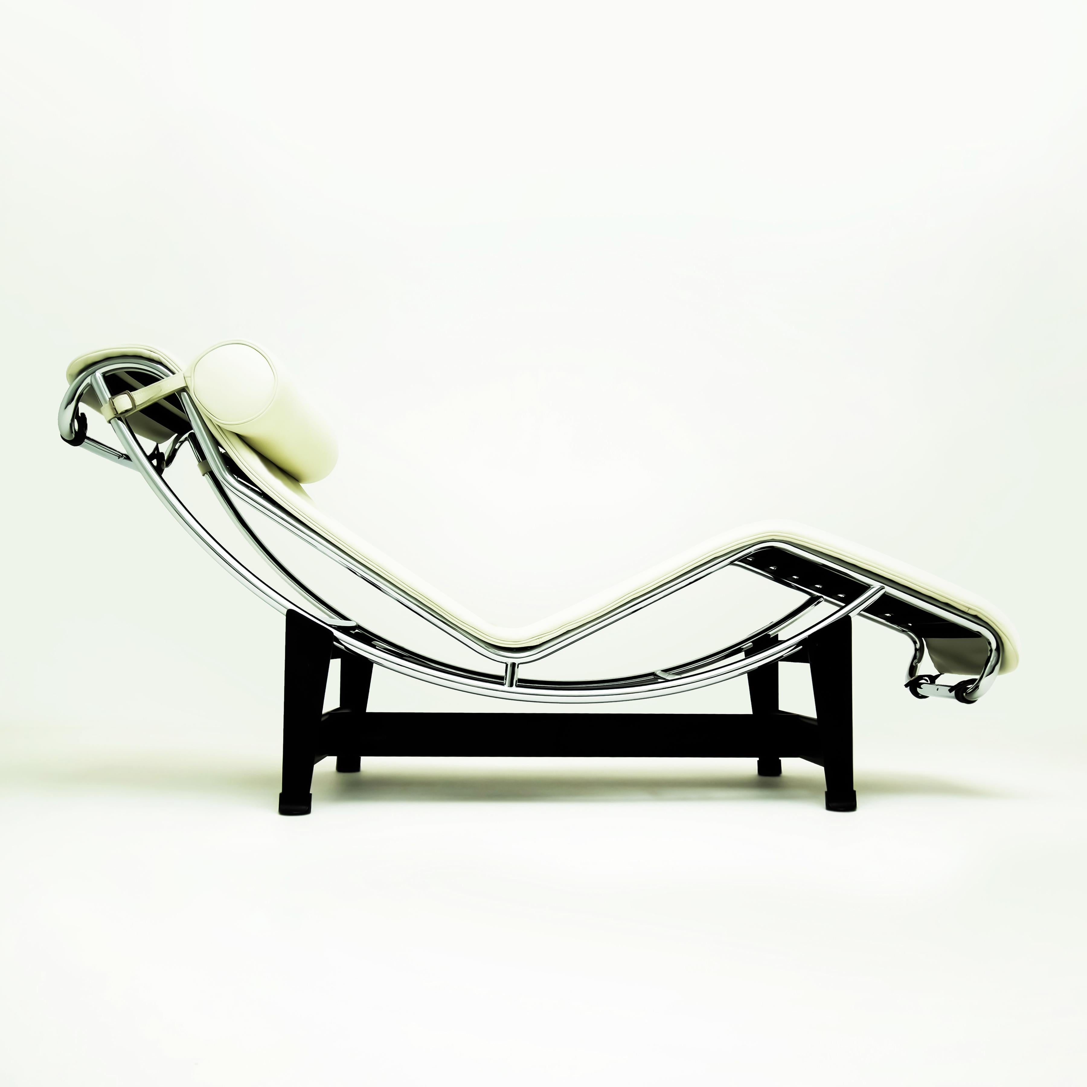An original vintage LC4 Chaise Longue manufactured by Cassina using a tubular chrome frame and black metal base with cream leather upholstery and headrest. 
 
The LC4 Chaise Longue is undoubtedly one of the most iconic examples of 20th century