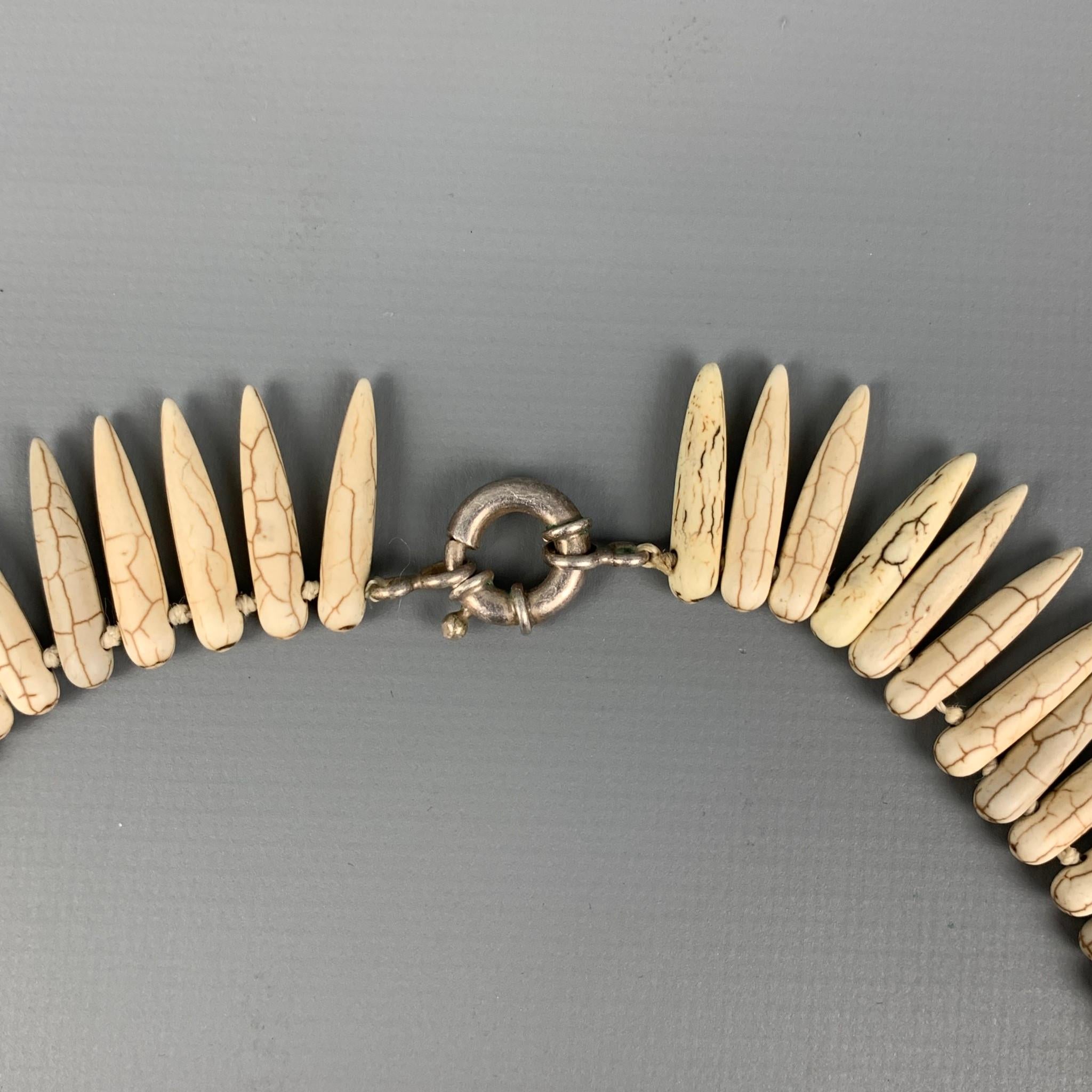 VINTAGE Cream White Buffalo Turquoise Necklace In Good Condition In San Francisco, CA