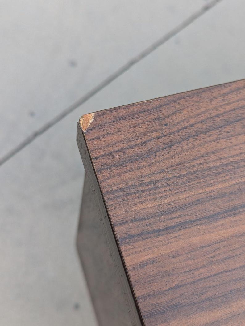 Credenza Vintage, Laminado, Formica, Grano Nogal, Mitad Siglo, MCM, Oficina en venta 3