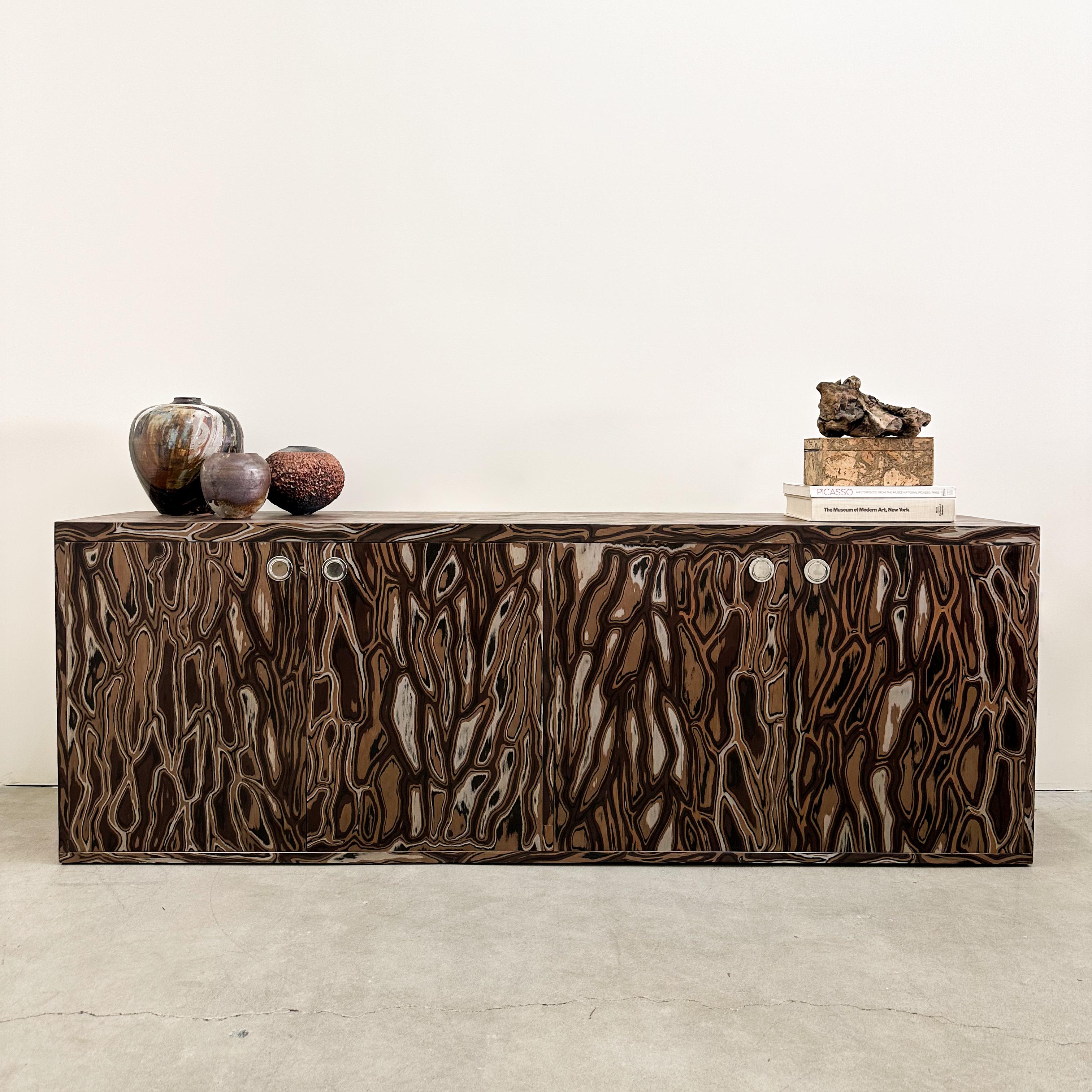 Vintage Credenza Featuring Kengo Kuma Veneer.

The vintage Credenza has been meticulously re-veneered, featuring the original design by Kengo Kuma, a renowned architect recognized for his adept use of natural materials to craft contemporary spaces