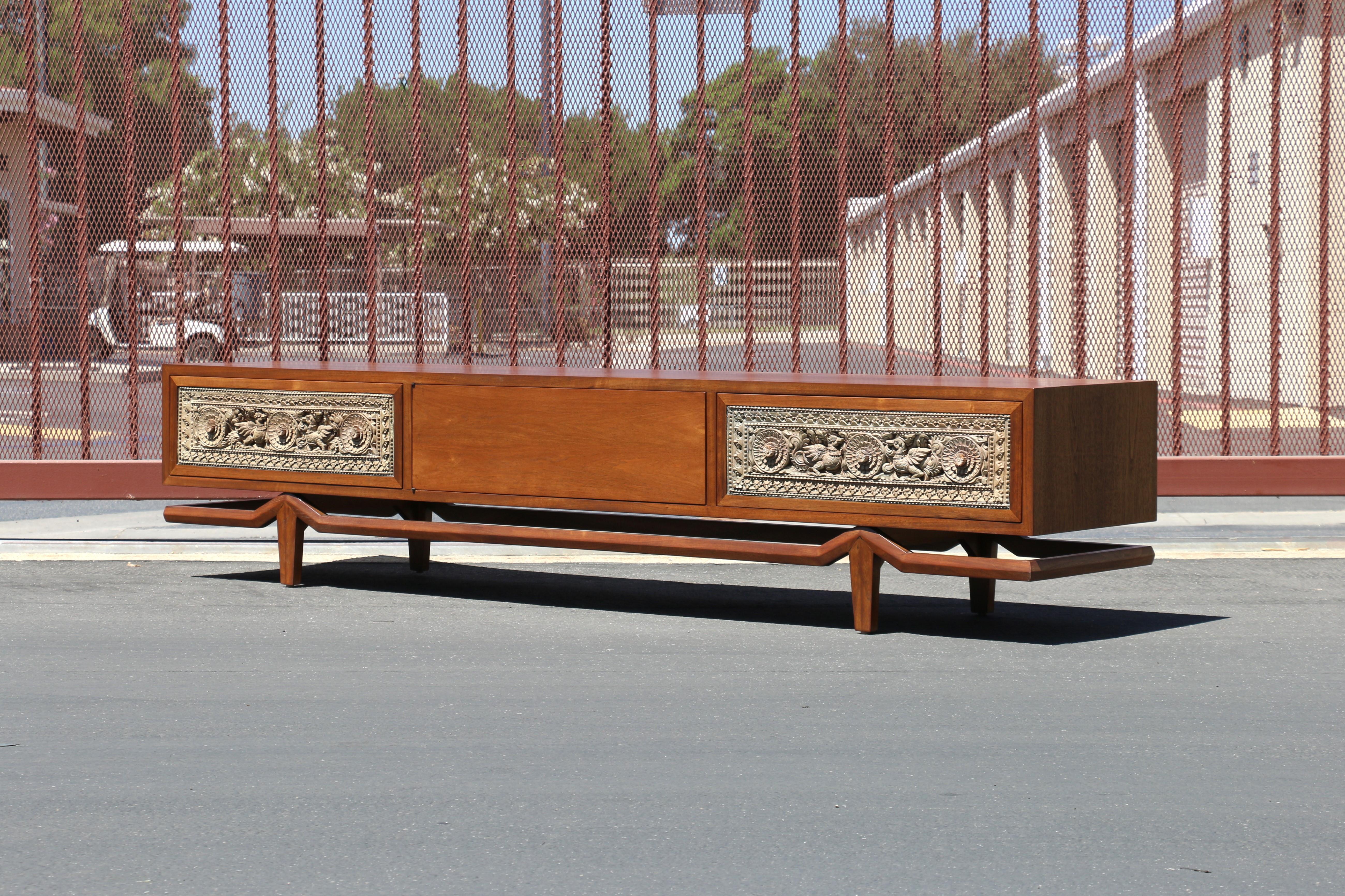 Vintage Crendenza With Asian Carving by Maurice Bailey for Monteverdi Young In Good Condition In North Hollywood, CA