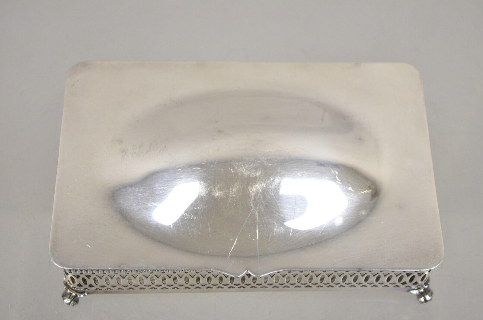 Vintage Crescent Pierce Fretwork Silver Plated Hinged Box Sectioned Glass Liner Bon état - En vente à Philadelphia, PA
