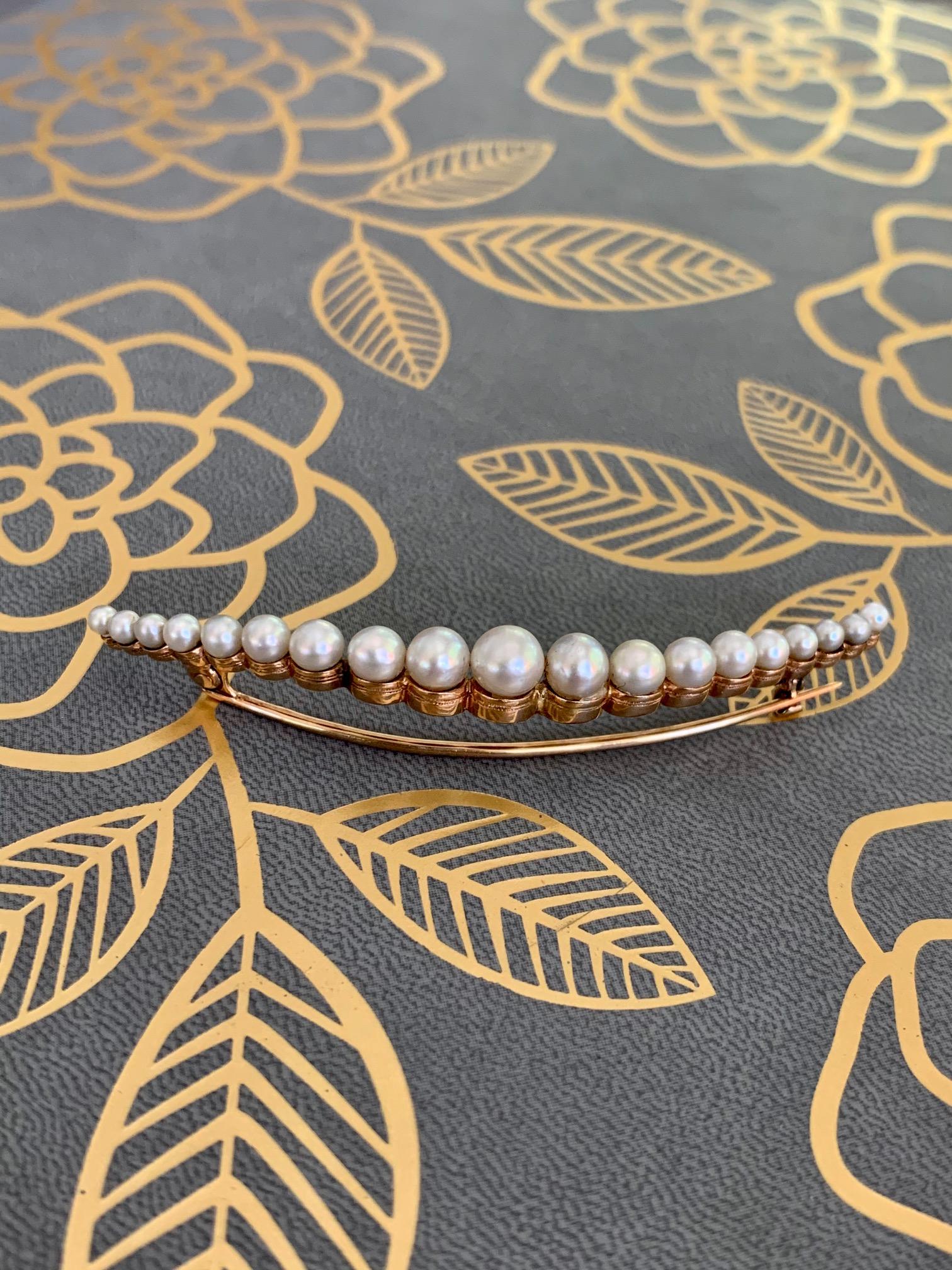 Vintage Crescent Shaped Pearl and 14 Karat Yellow Gold Brooch Pin For Sale 3