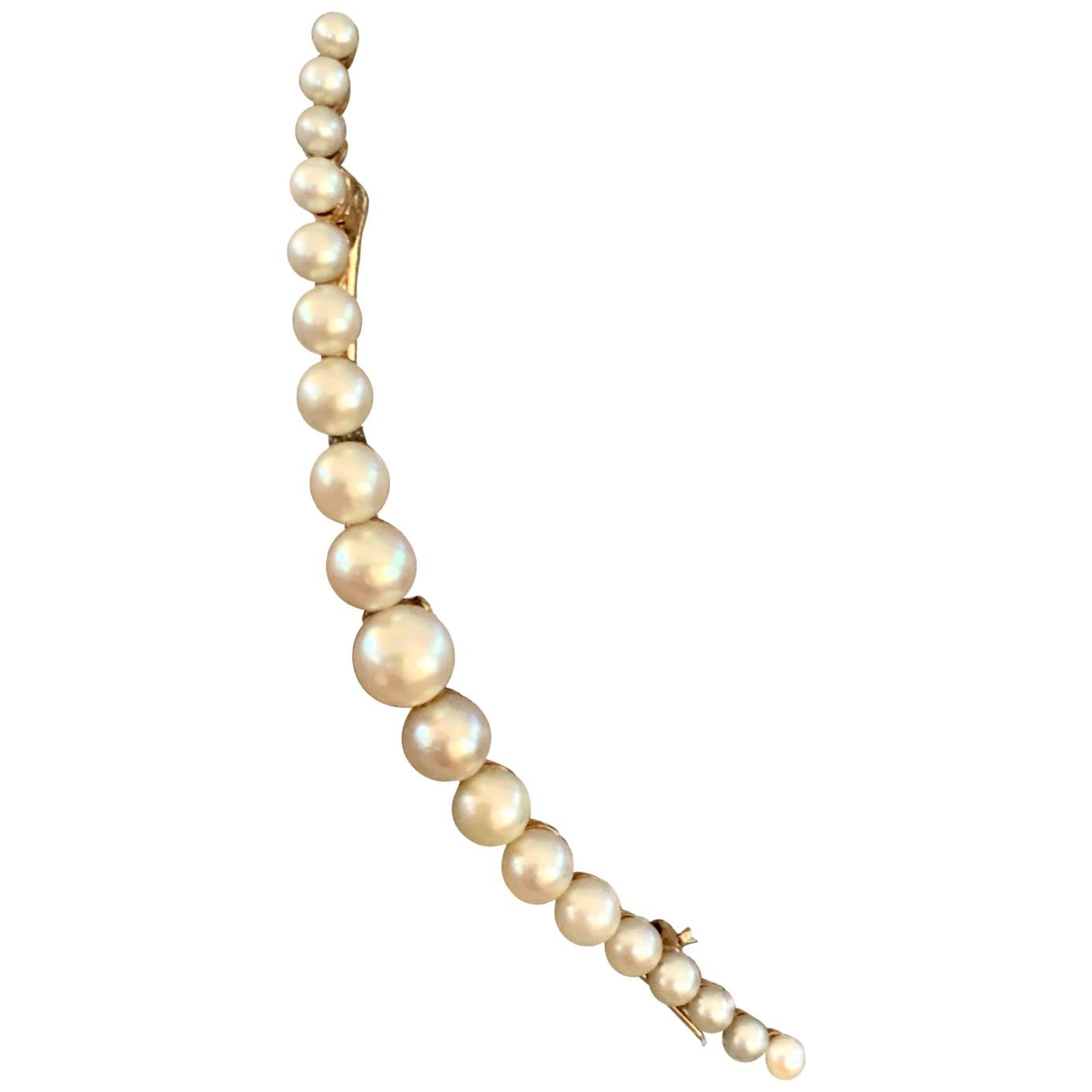 Vintage Crescent Shaped Pearl and 14 Karat Yellow Gold Brooch Pin For Sale