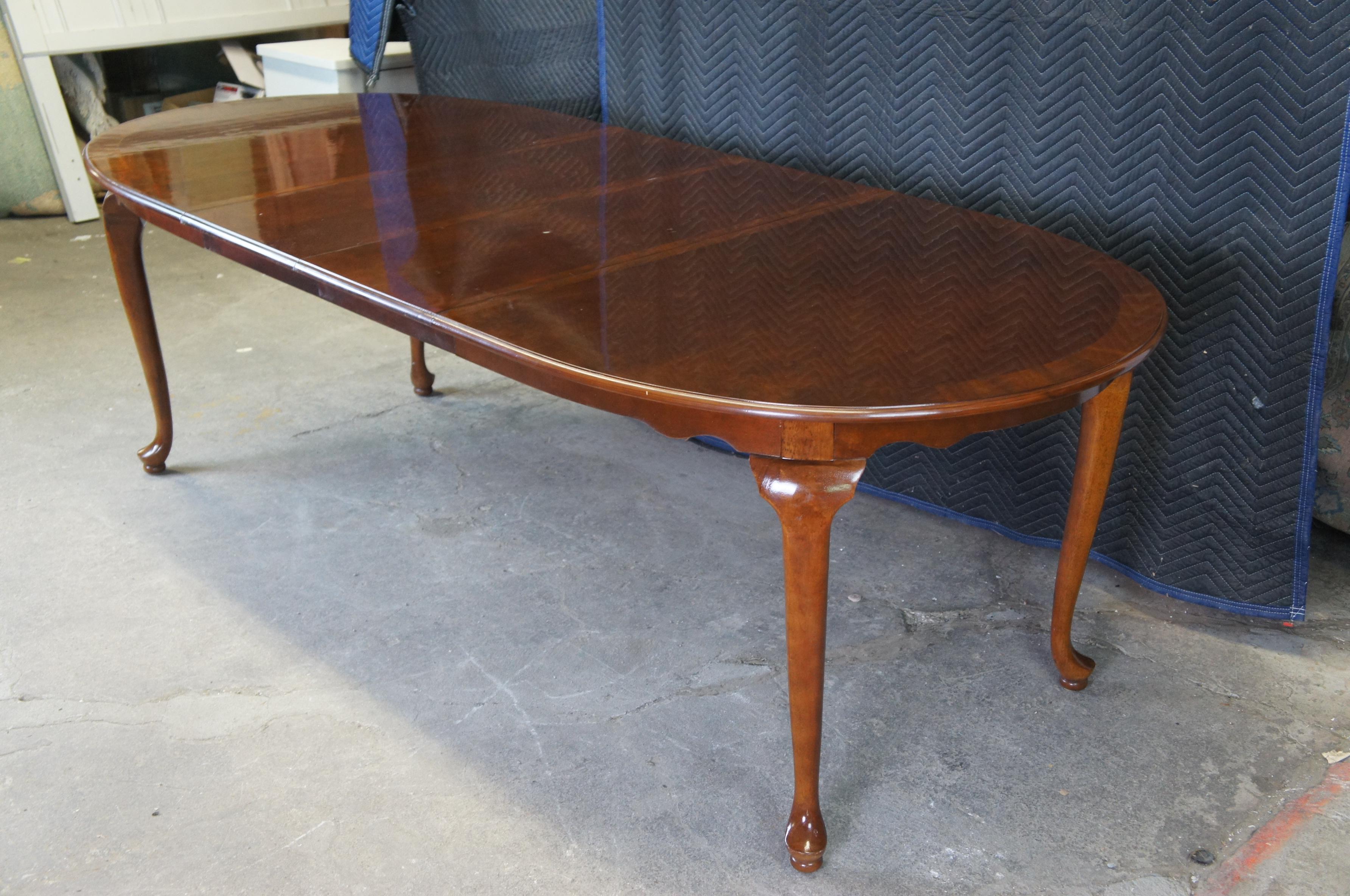 Vintage Cresent Queen Anne Style Oval Extendable Cherry Breakfast Dining Table For Sale 5