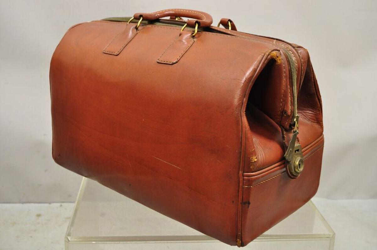 Vintage Crest Brown Leather Doctors Bag Carry on Luggage Suitcase For Sale 4