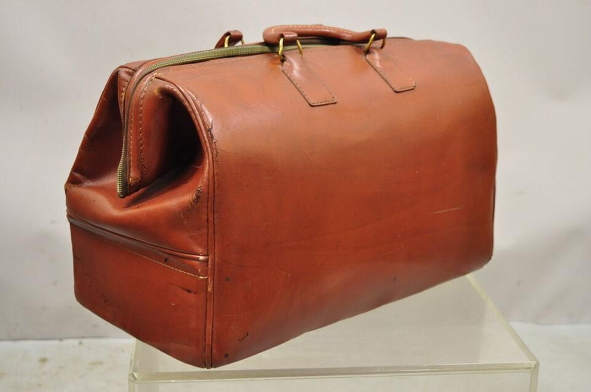 Vintage Crest Brown Leather Doctors Bag Carry on Luggage Suitcase. Circa Mid 20th Century. Measurements: 11