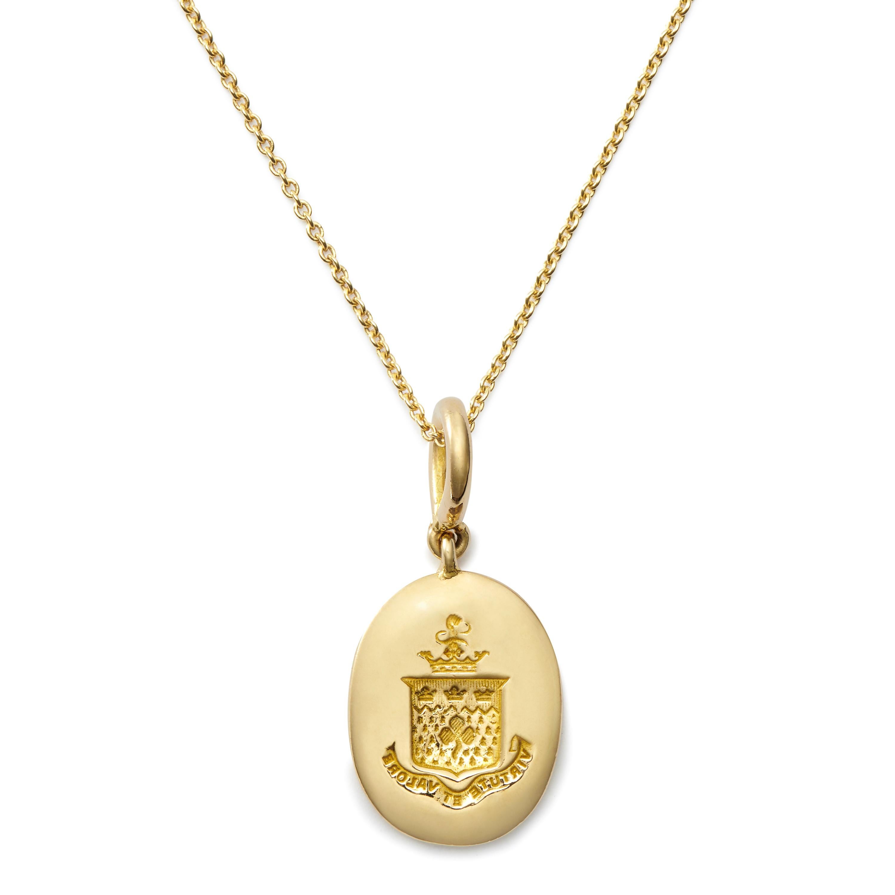 Susan Lister Locke Vintage Crest Charm in 18 Karat Gold In New Condition For Sale In Nantucket, MA