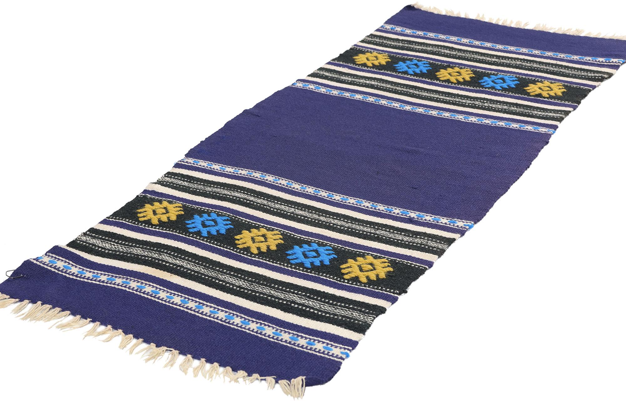 78798 Vintage Blue Greek Kilim Rug, 01'06 x 03'10. Les tapis kilim grecs tissés à la main en Crète sont des textiles traditionnels connus pour leurs motifs complexes et leurs couleurs éclatantes. Fabriqués à partir d'une combinaison de laine, de