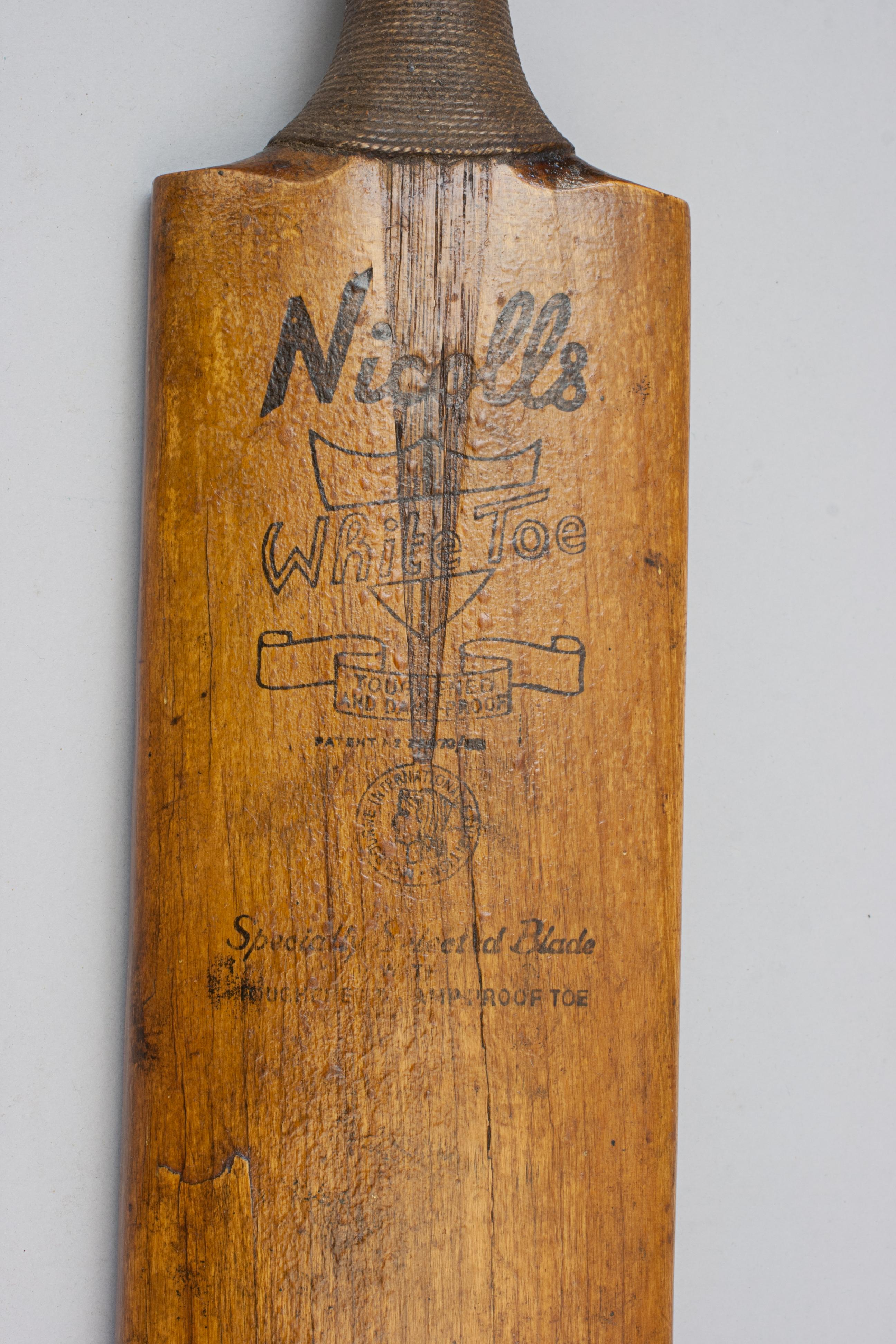  Batte de cricket vintage, Nicolls « White Toe » Bon état - En vente à Oxfordshire, GB