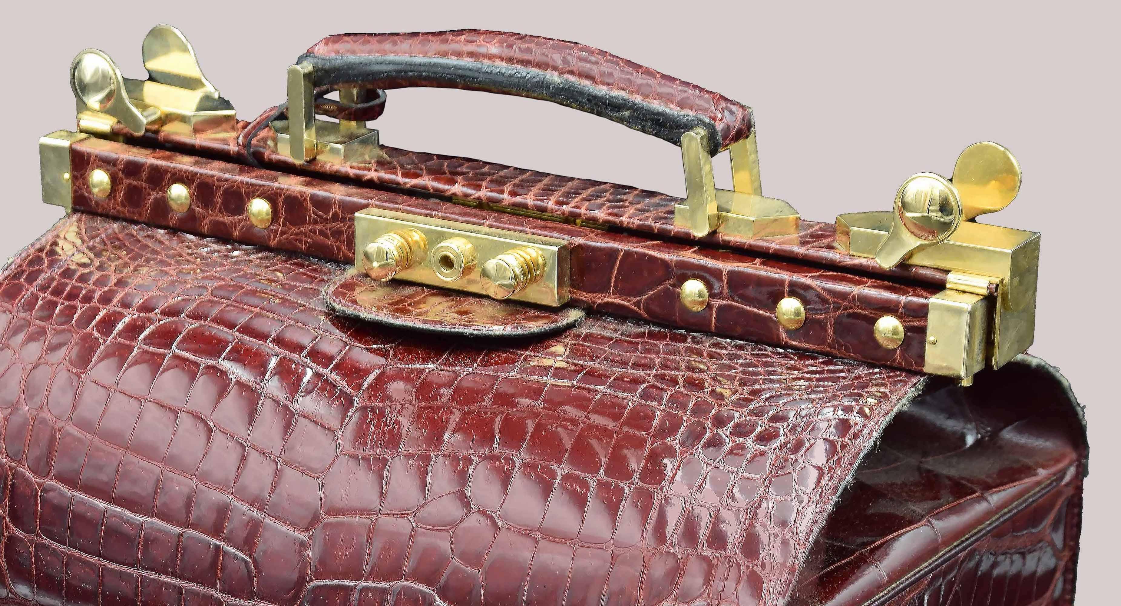 Vintage Crocodile Beauty Case, 1980s In Good Condition For Sale In Roma, IT