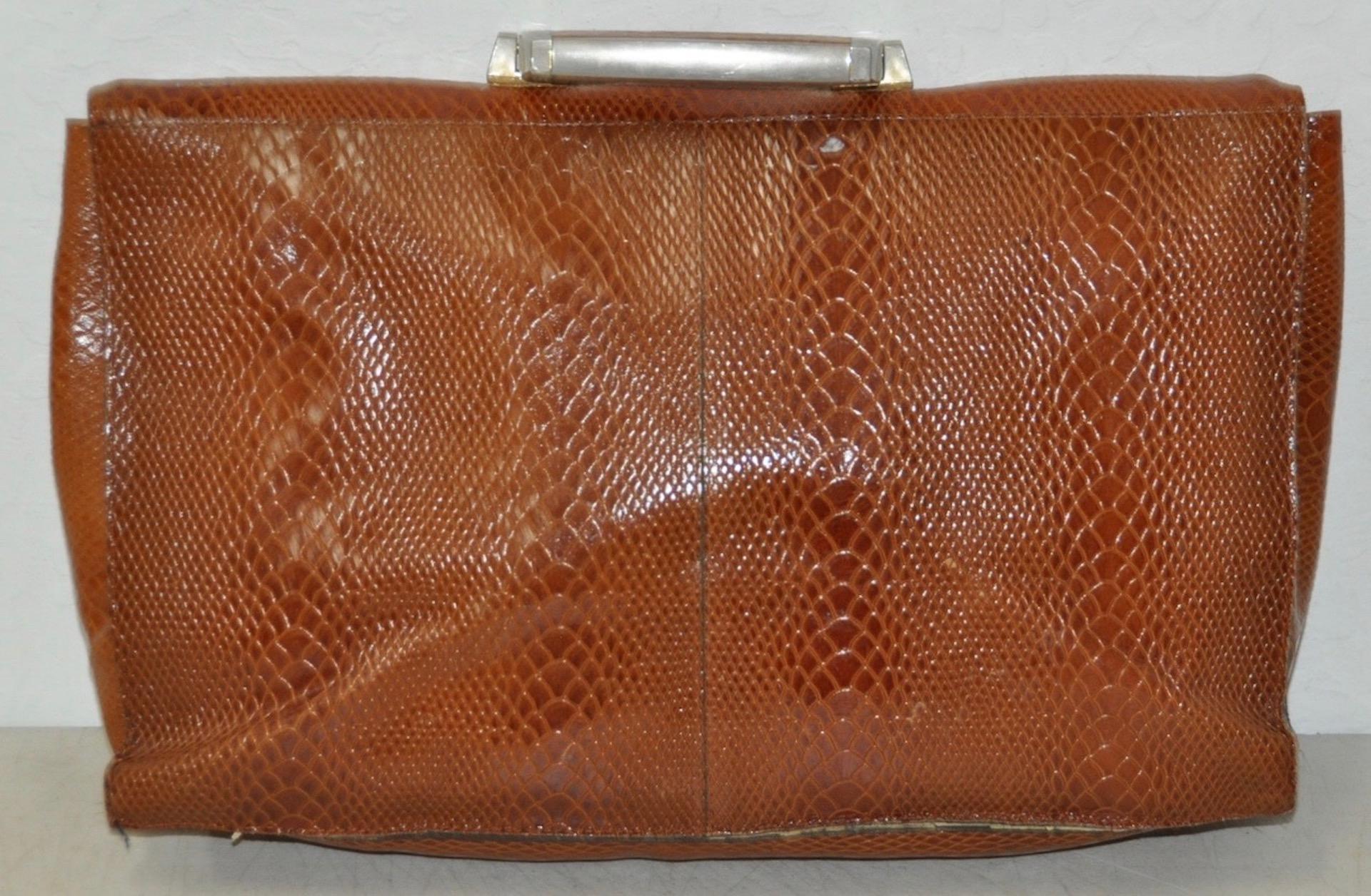 Wonderful vintage crocodile leather hand bag by Amiet

Amiet is known for their exceptional craftsmanship and quality leathers.

This is a fine old crocodile hand bag. There is no shoulder strap with this vintage bag.

Dimensions 16.5