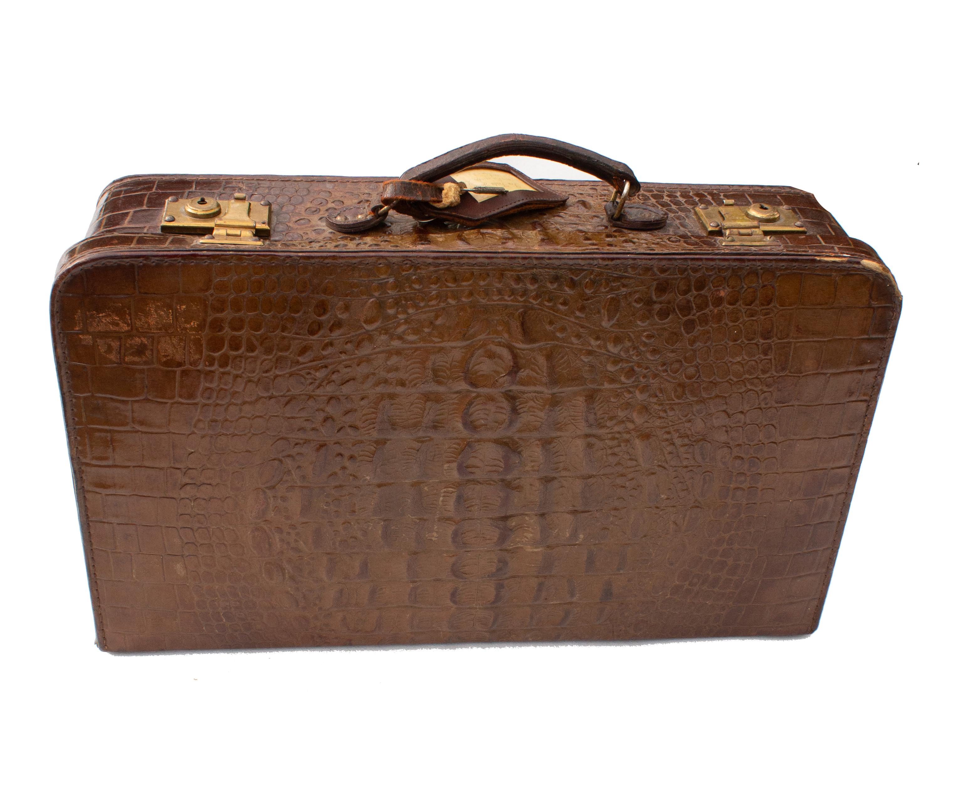 Valise à dos corné en cuir de crocodile, coffre de rangement, fabriqué en Angleterre en vente 3