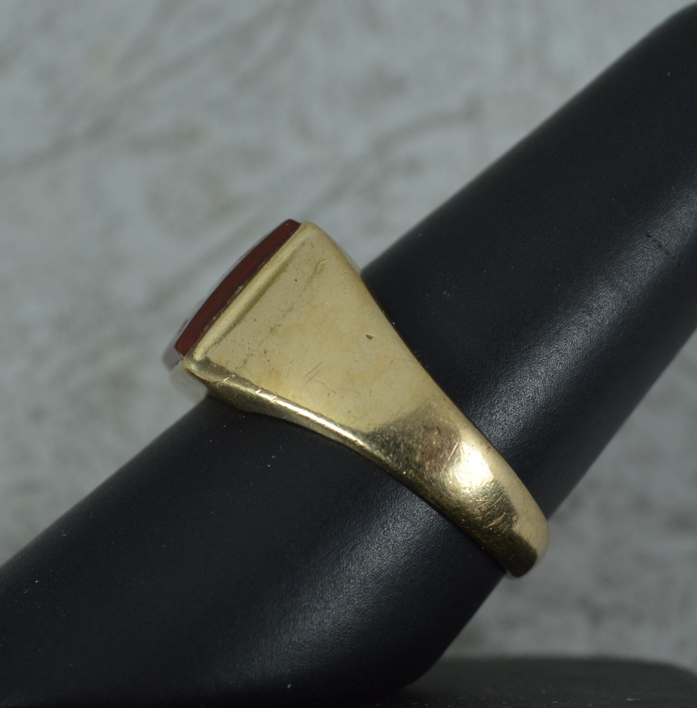 Vintage Cropp and Farr 9 Carat Gold and Carnelian Plough Farm Seal Signet Ring In Good Condition For Sale In St Helens, GB