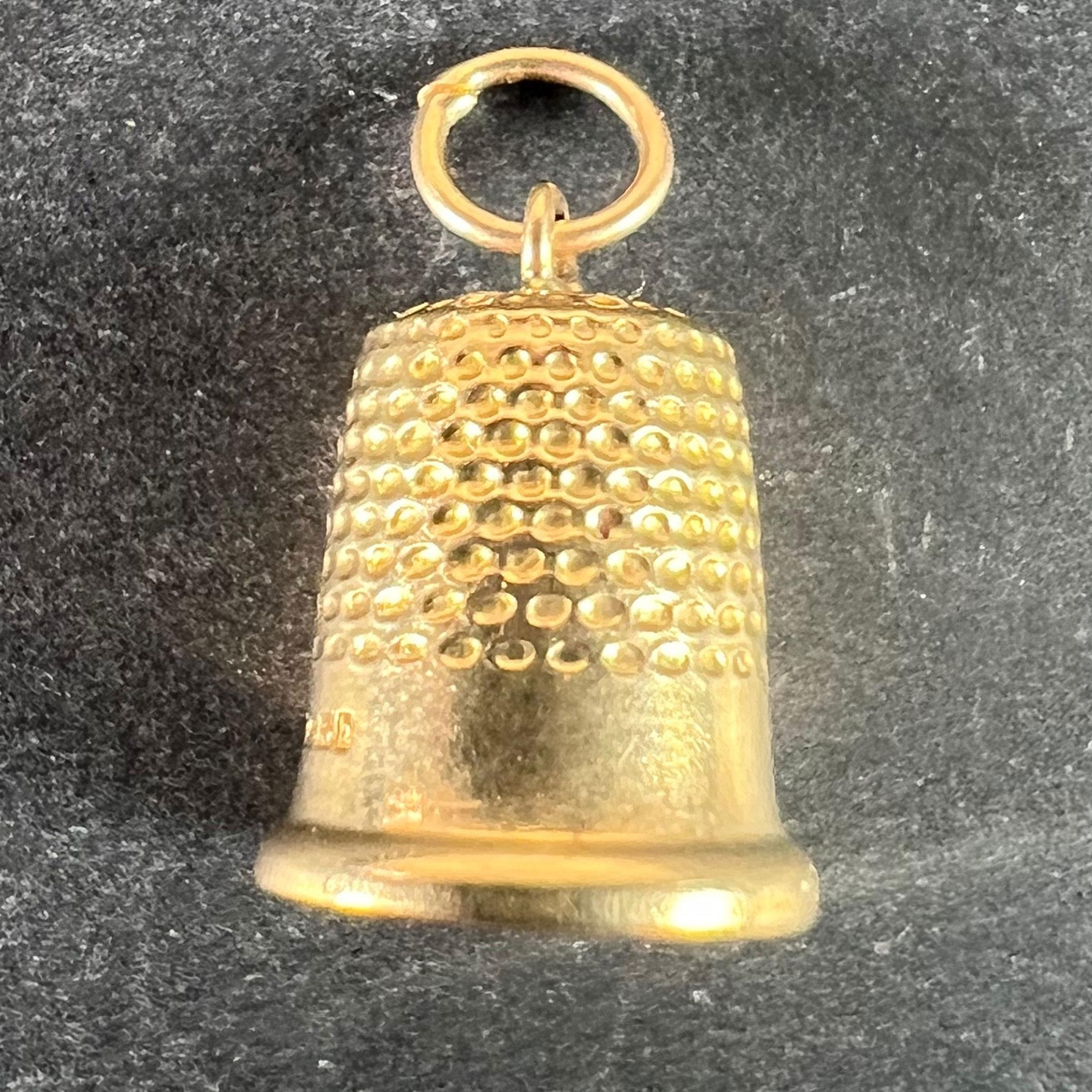 Vintage Cropp and Farr Thimble 9K Yellow Gold Charm Pendant In Good Condition For Sale In London, GB