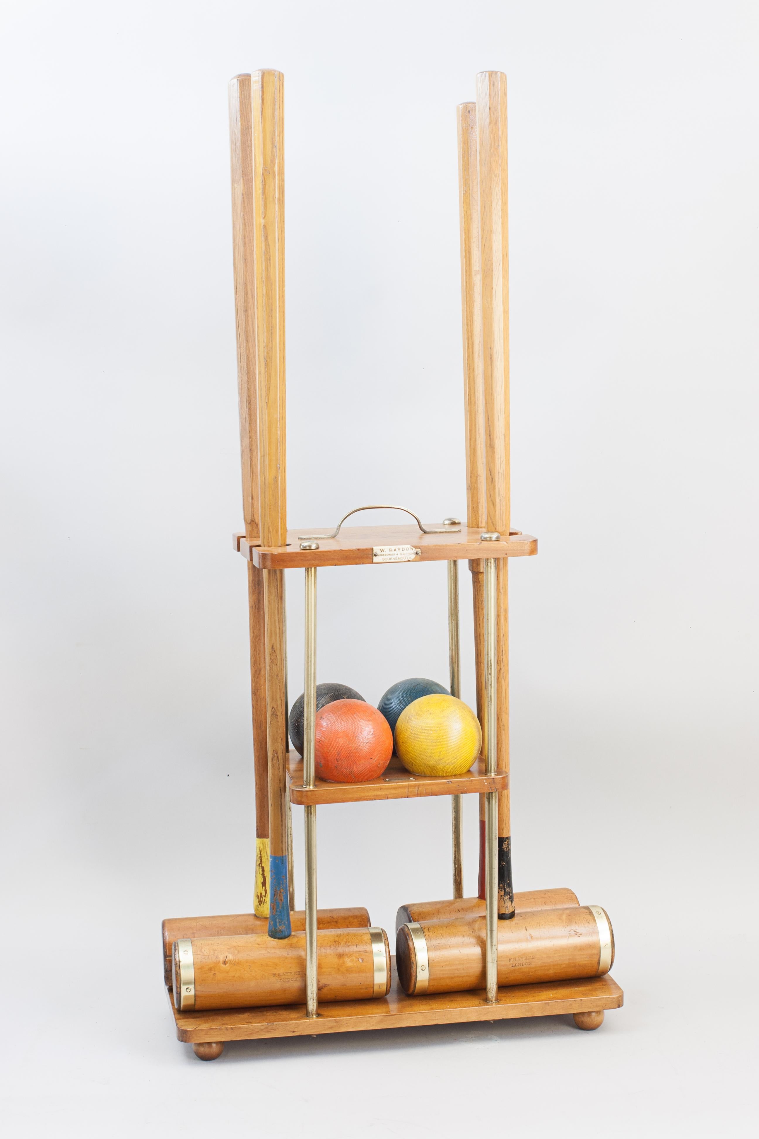 Juego de croquet vintage sobre soporte Británico en venta