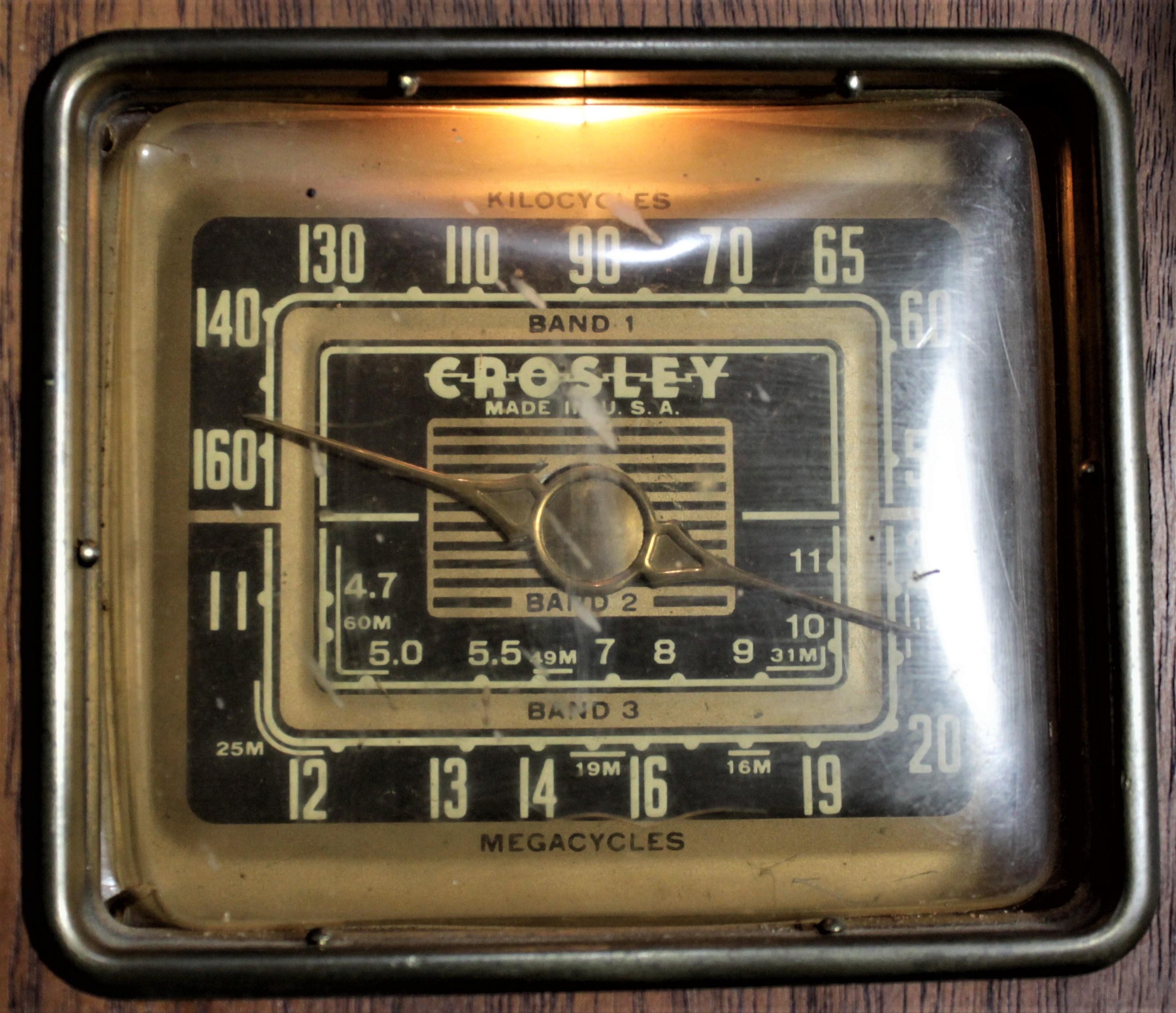 20th Century Vintage Crosley 3-Band AM/Shortwave Tube Table Radio in Wood Case
