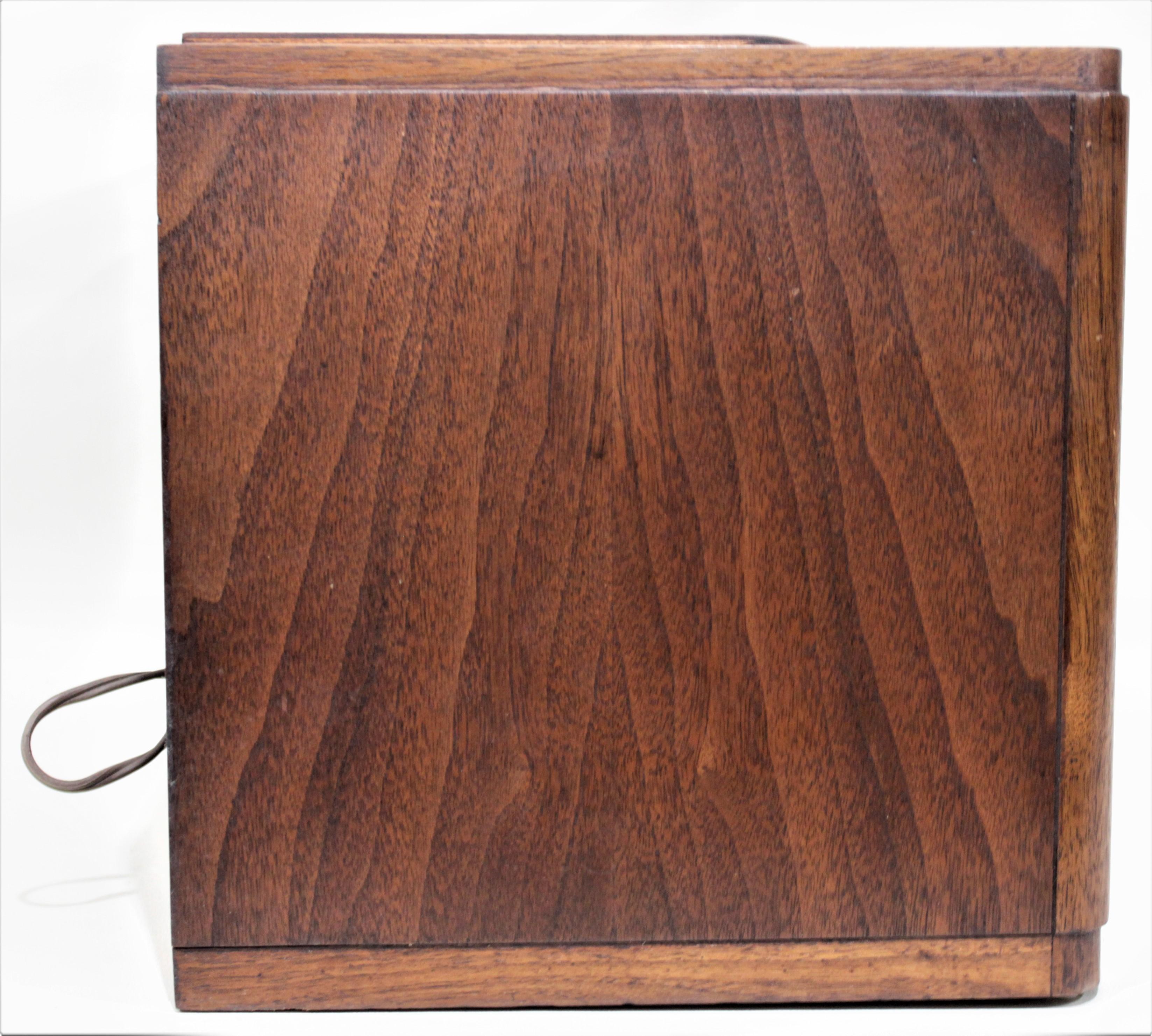 Mid-Century Modern Vintage Crosley 3-Band AM/Shortwave Tube Table Radio in Wood Case