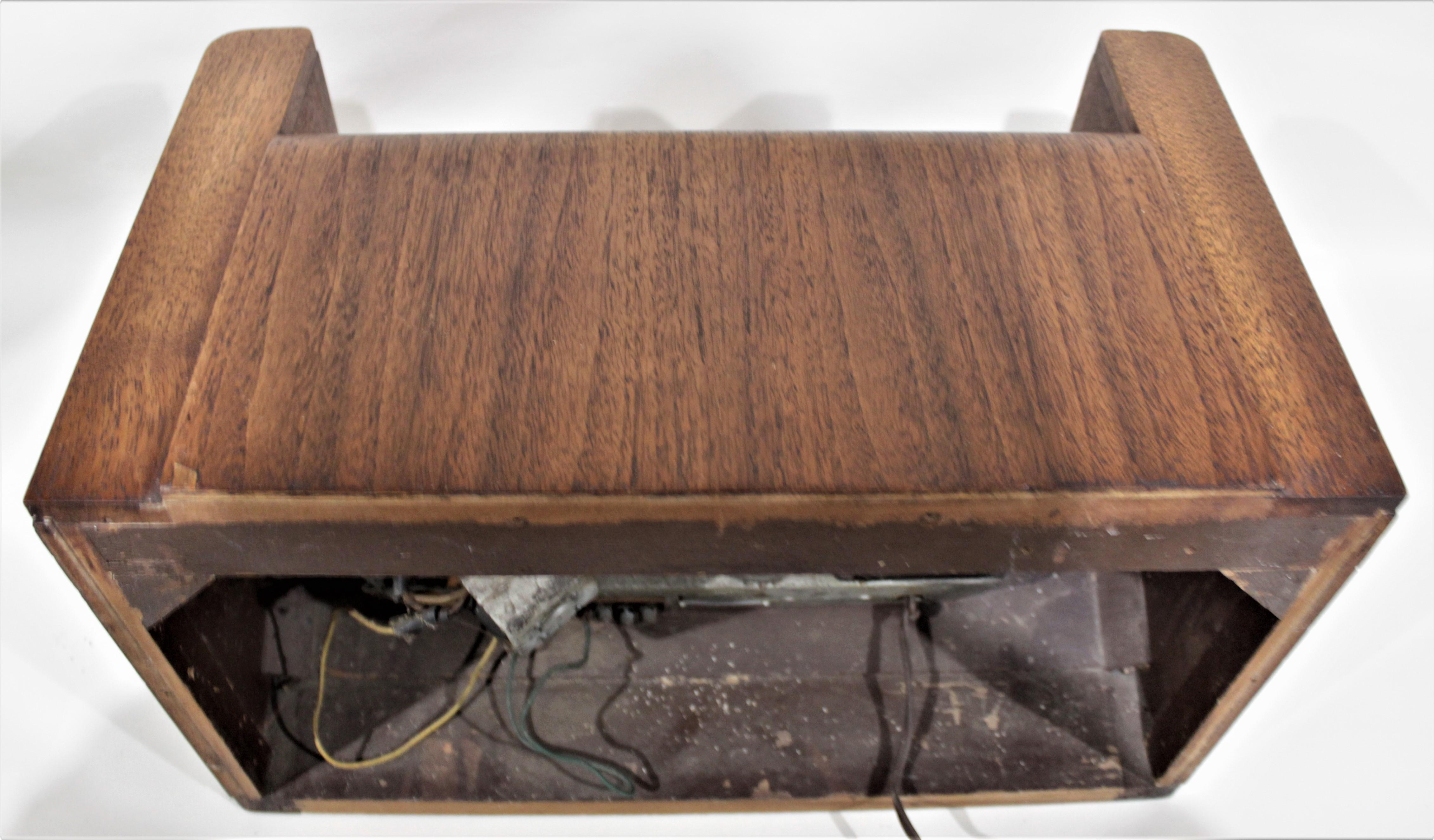 Vintage Crosley 3-Band AM/Shortwave Tube Table Radio in Wood Case In Fair Condition In Hamilton, Ontario