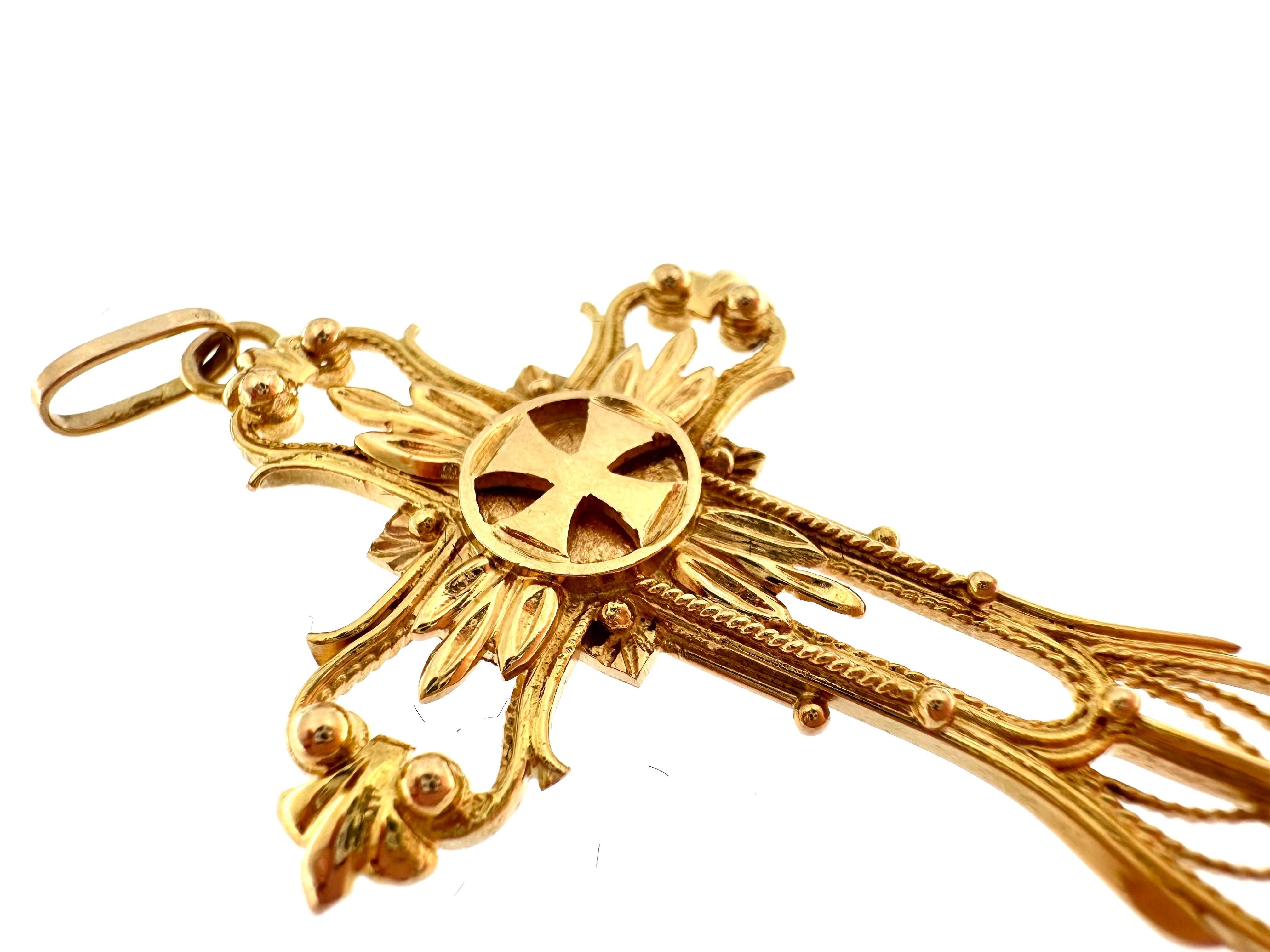 Vintage Cross 18kt Yellow Gold with Templar Motifs In Excellent Condition For Sale In Esch-Sur-Alzette, LU