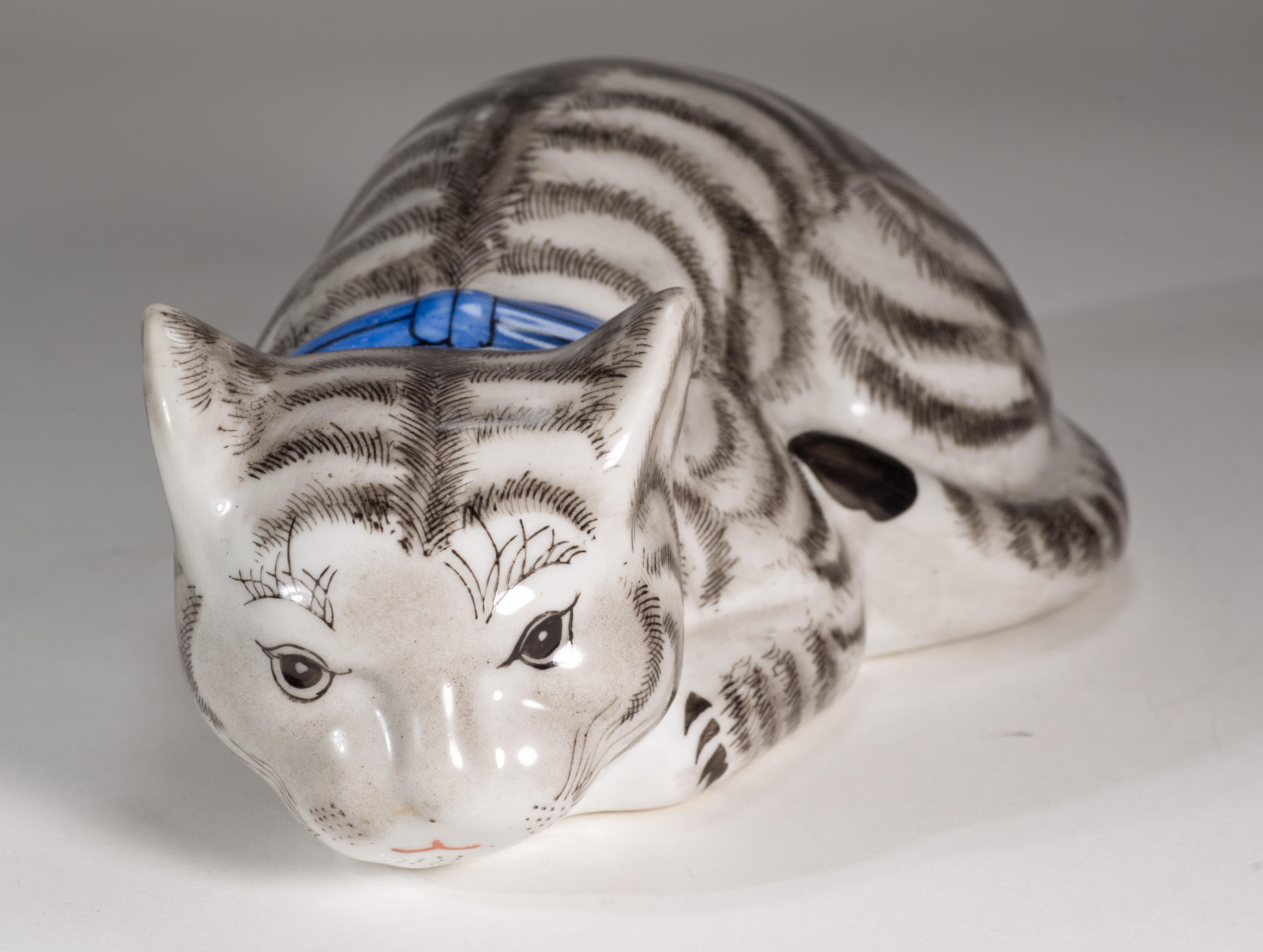 Mid-Century Modern Figurine de chat en céramique de chasse, peinte à la main en vente