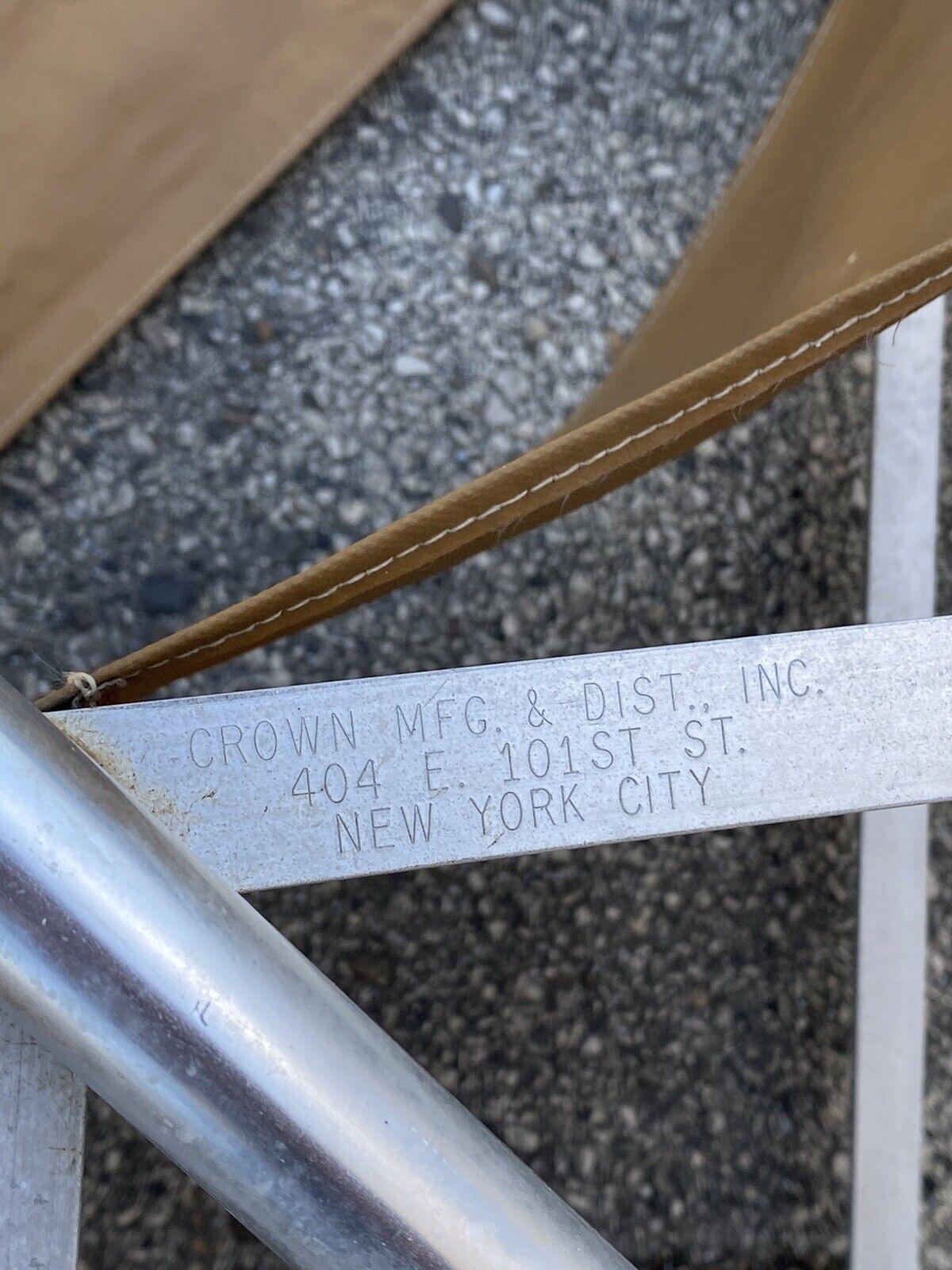 Vintage Crown Mfg 7 Seat Aluminum Canvas Folding Chair Camping Sports Team Bench In Good Condition For Sale In Philadelphia, PA