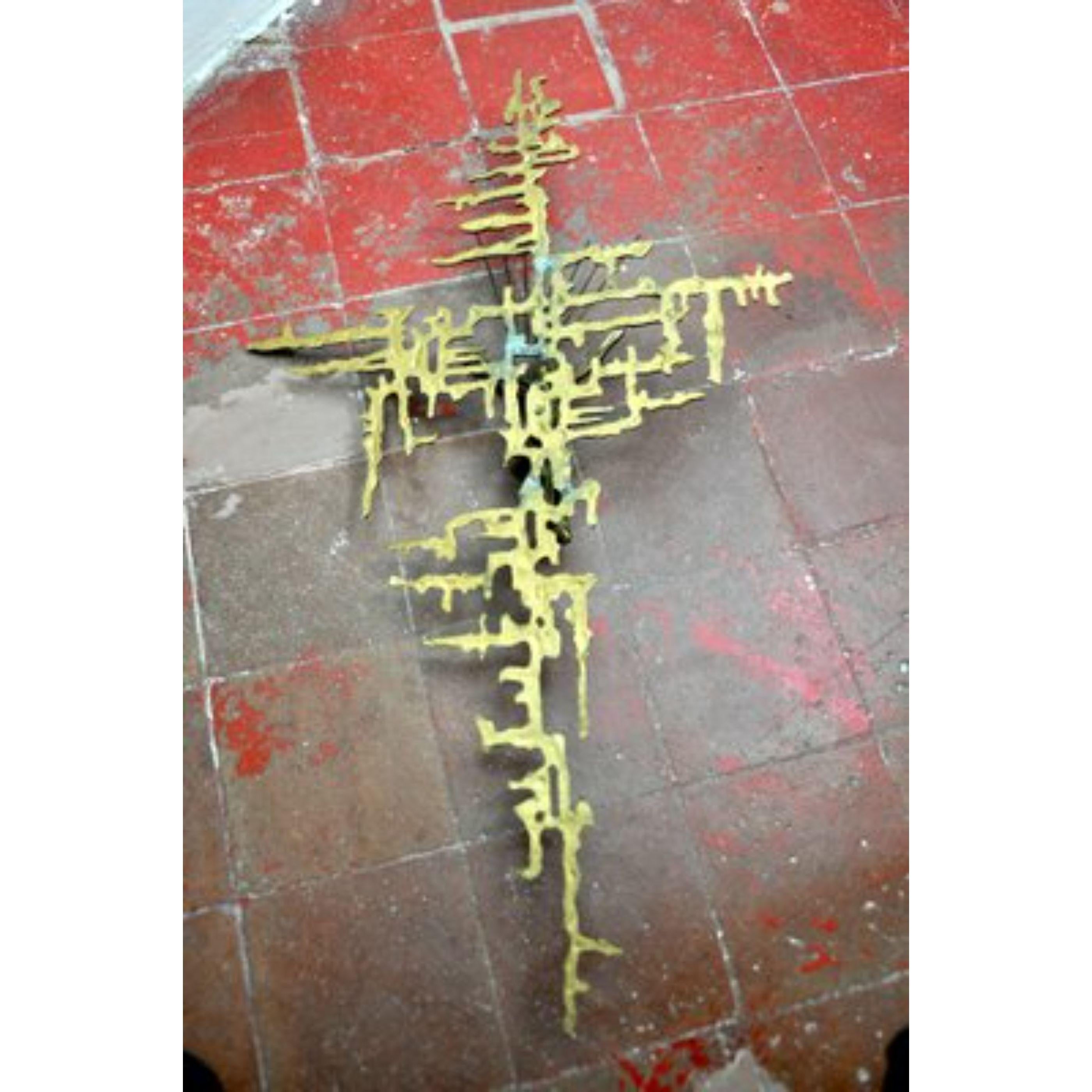 Vintage-Kristallkreuz Christi aus Messing, Spanien, 1980er Jahre im Zustand „Gut“ im Angebot in BARCELONA, ES