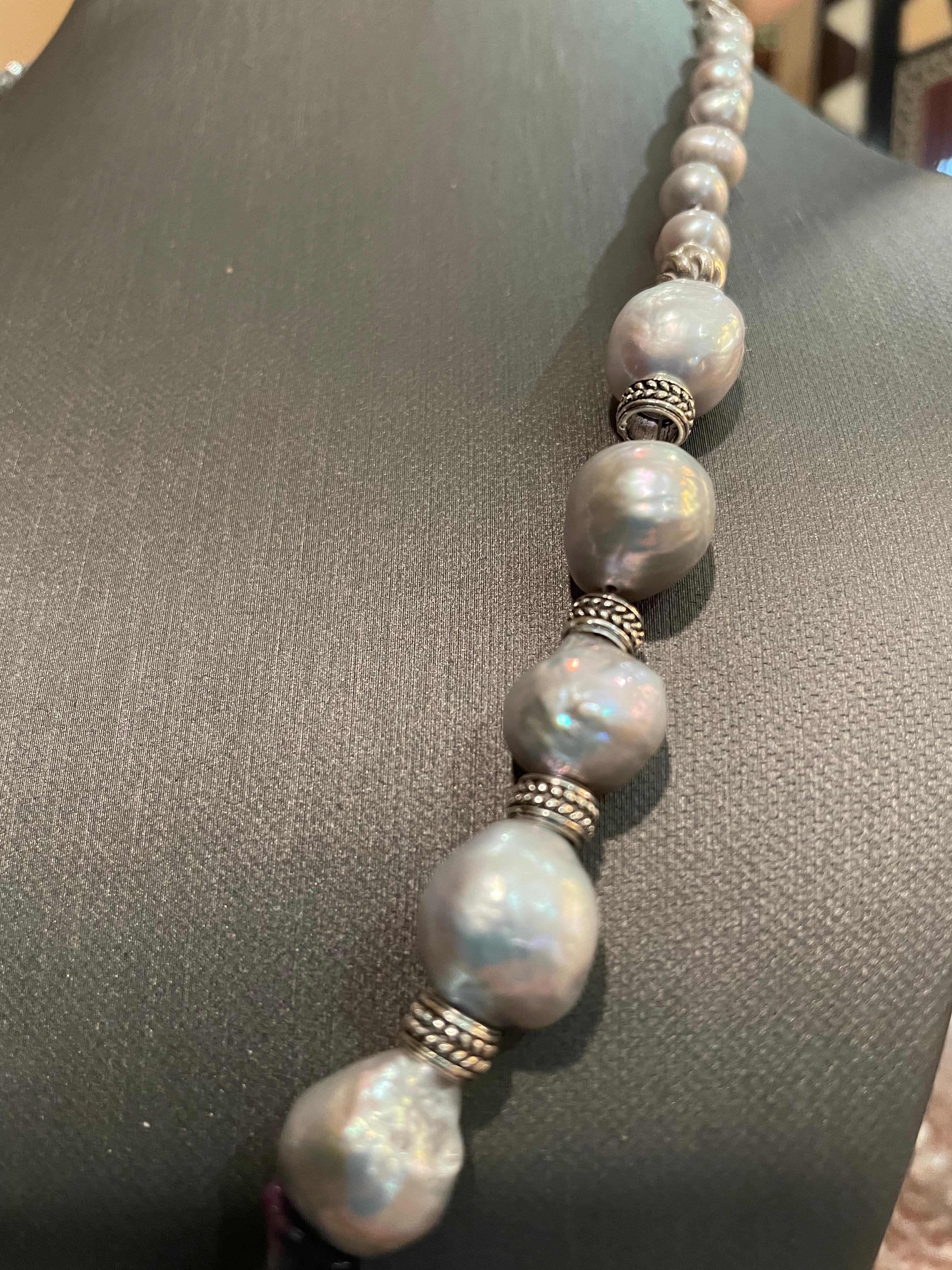 Perlina Spilla vintage in cristallo e sterlina con perle barocche in offerta da LB. in vendita