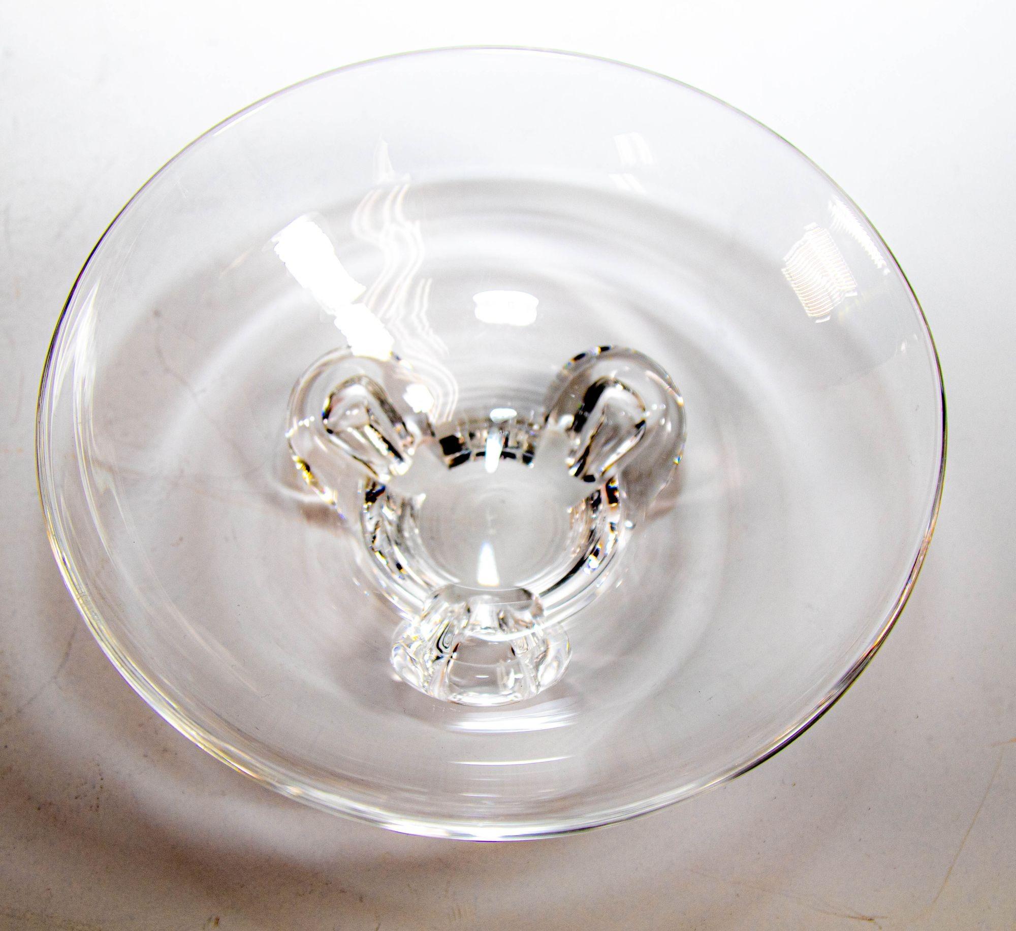 Vintage Crystal Clear Art Glass Steuben Bowl Dish.
Vintage Modern Clear Crystal Art Glass Floret Footed Bowl Signed Acid Etched Steuben.
Designed by Steuben in the late 20th century this bowl is a timeless Steuben design perfect for any