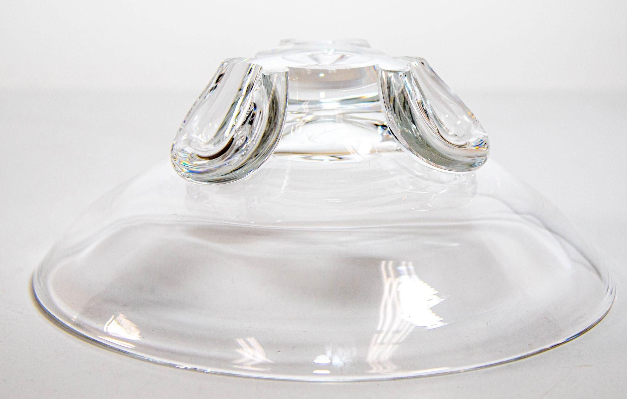 Américain Bol Steuben Vintage Crystal Art Glass sur base tripode en vente