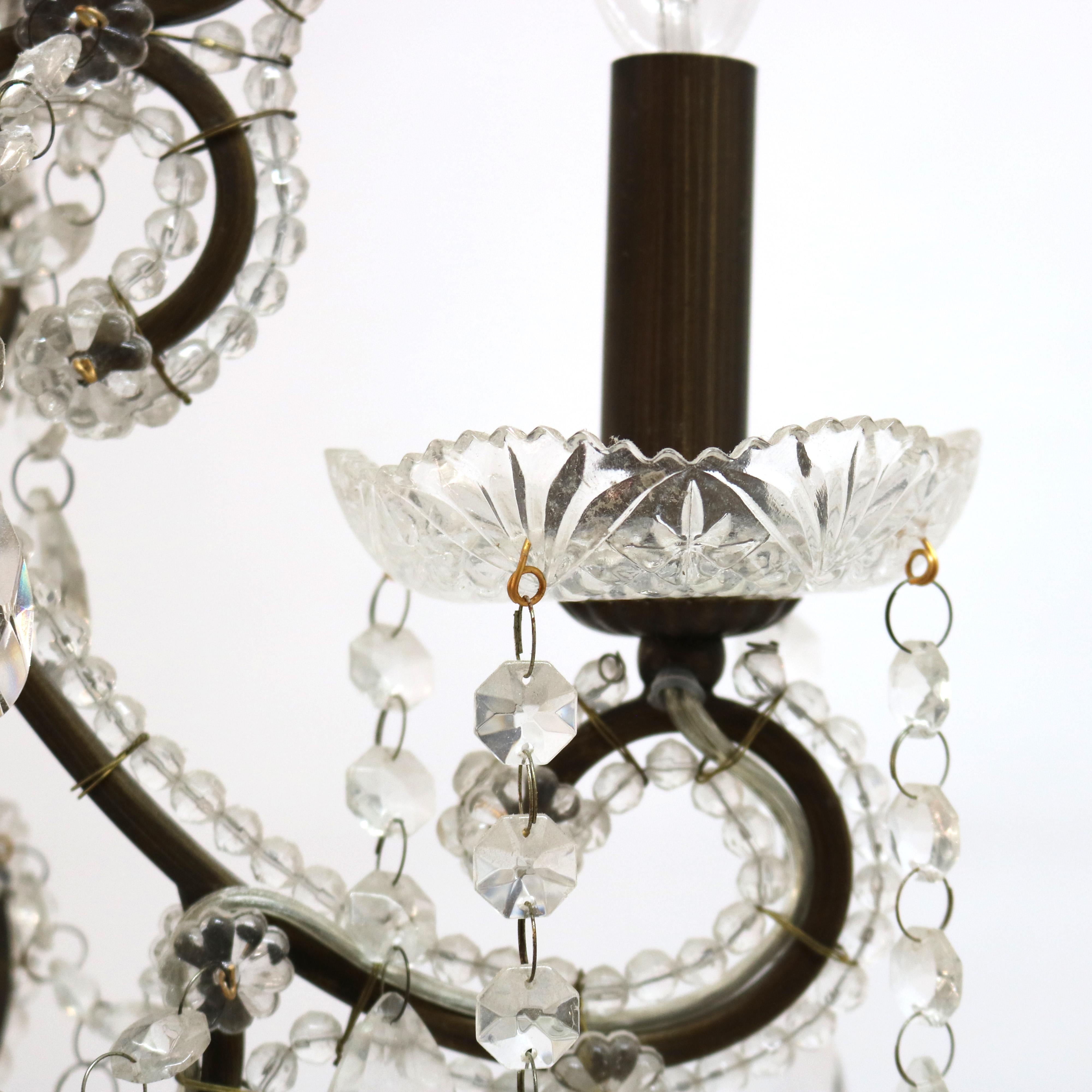 Lampadario a tre luci in cristallo e perline d'epoca C1940

Misure: 23 