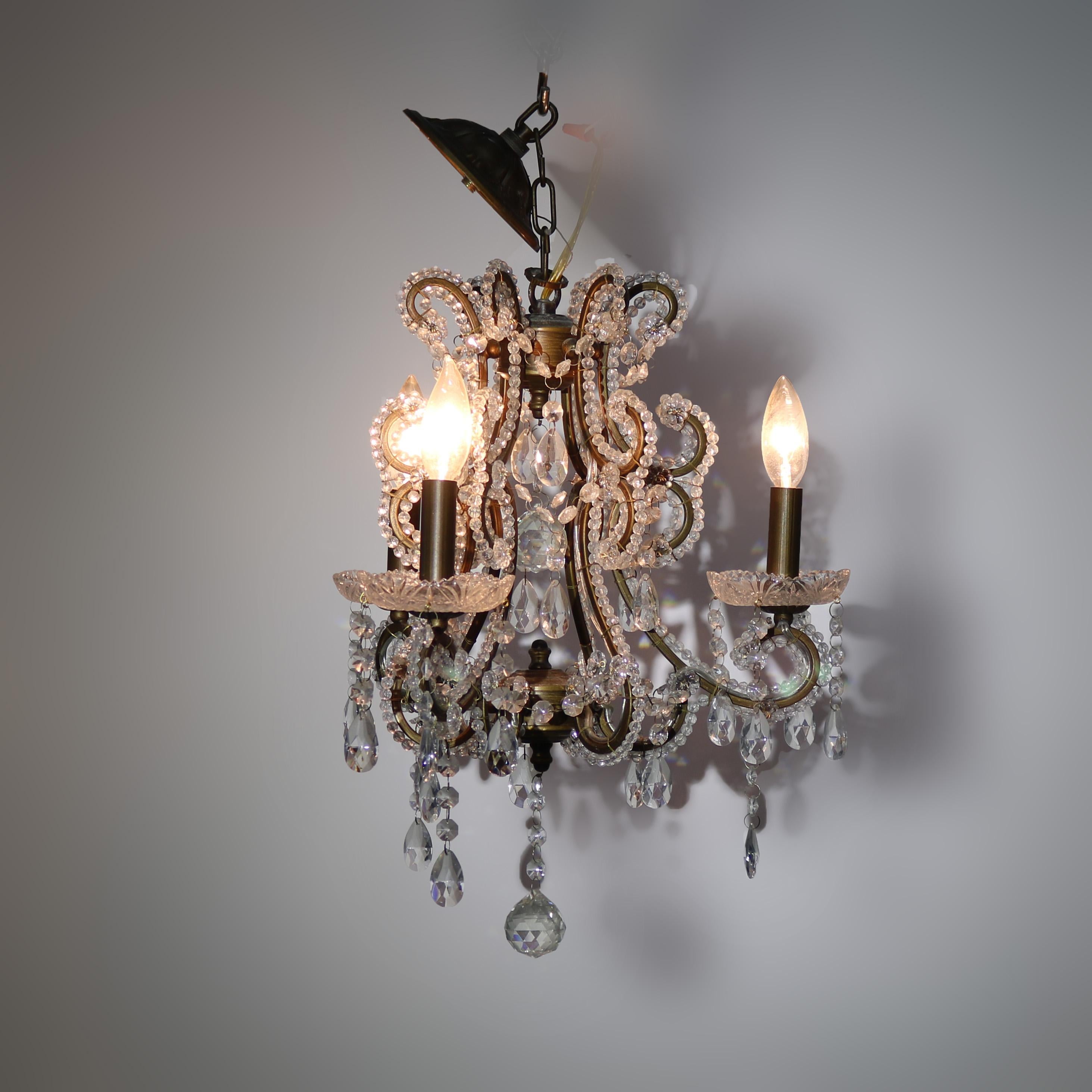 Americano Lampadario a tre luci in cristallo e perline d'epoca C1940 in vendita