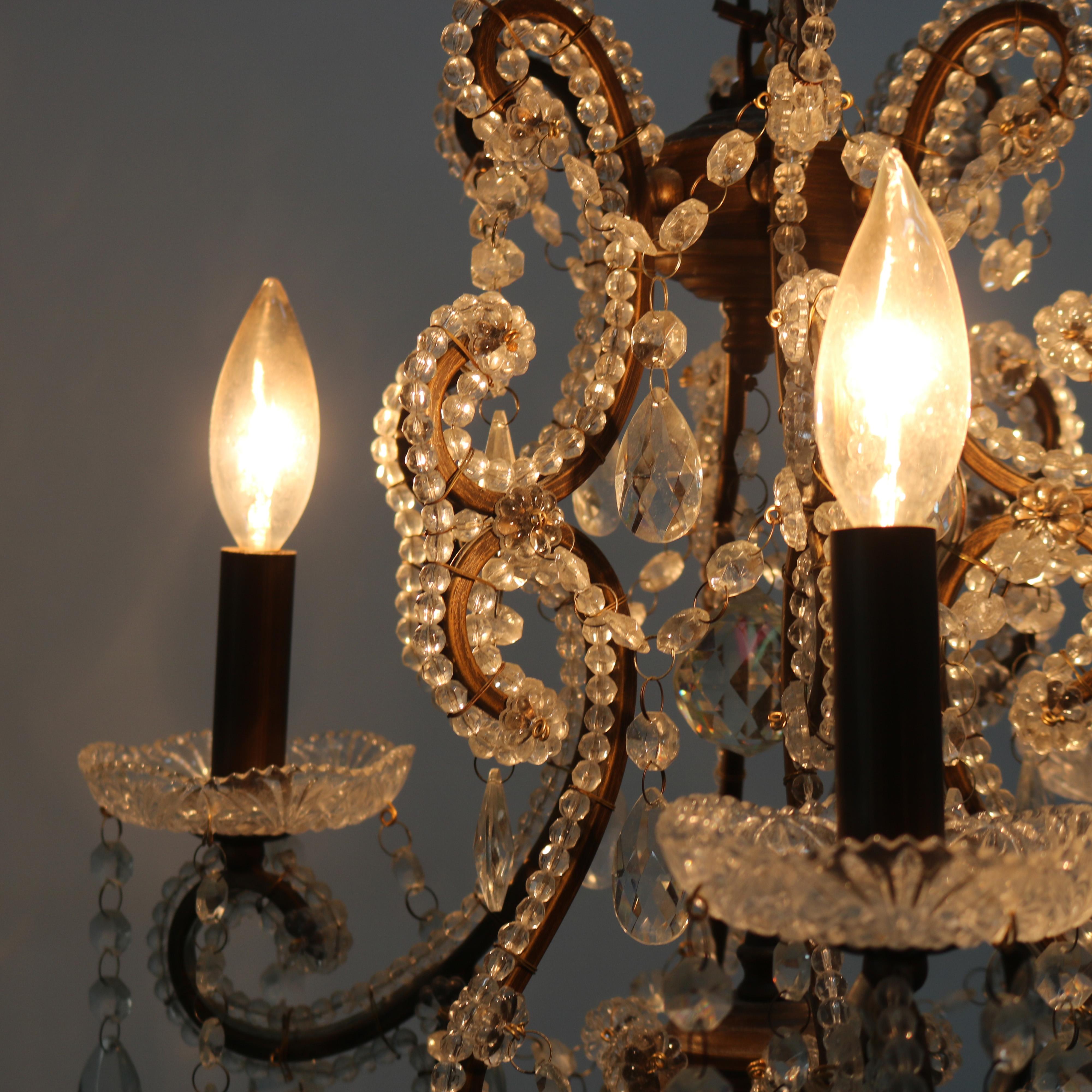 Cristallo Lampadario a tre luci in cristallo e perline d'epoca C1940 in vendita