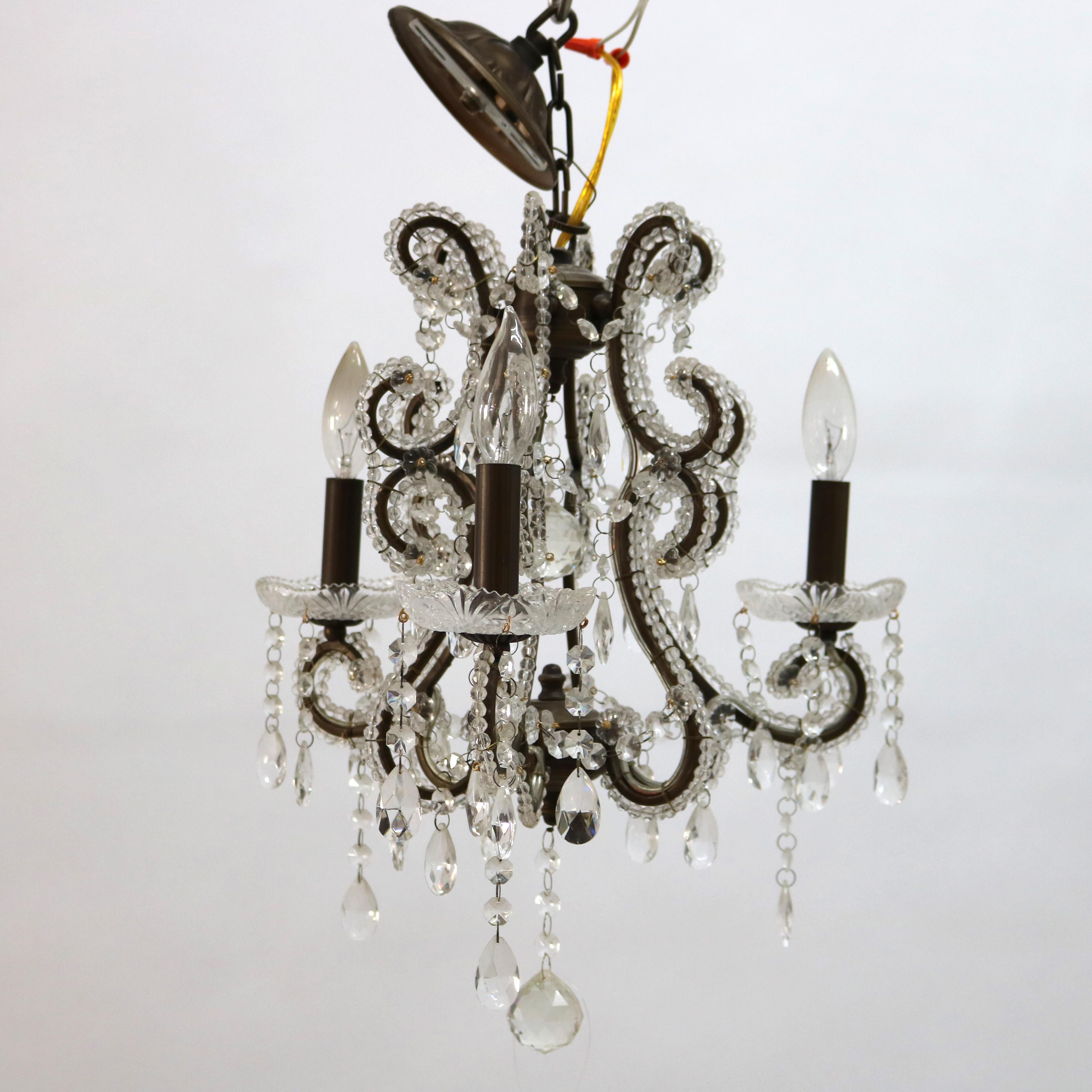 Lampadario a tre luci in cristallo e perline d'epoca C1940 in vendita 1