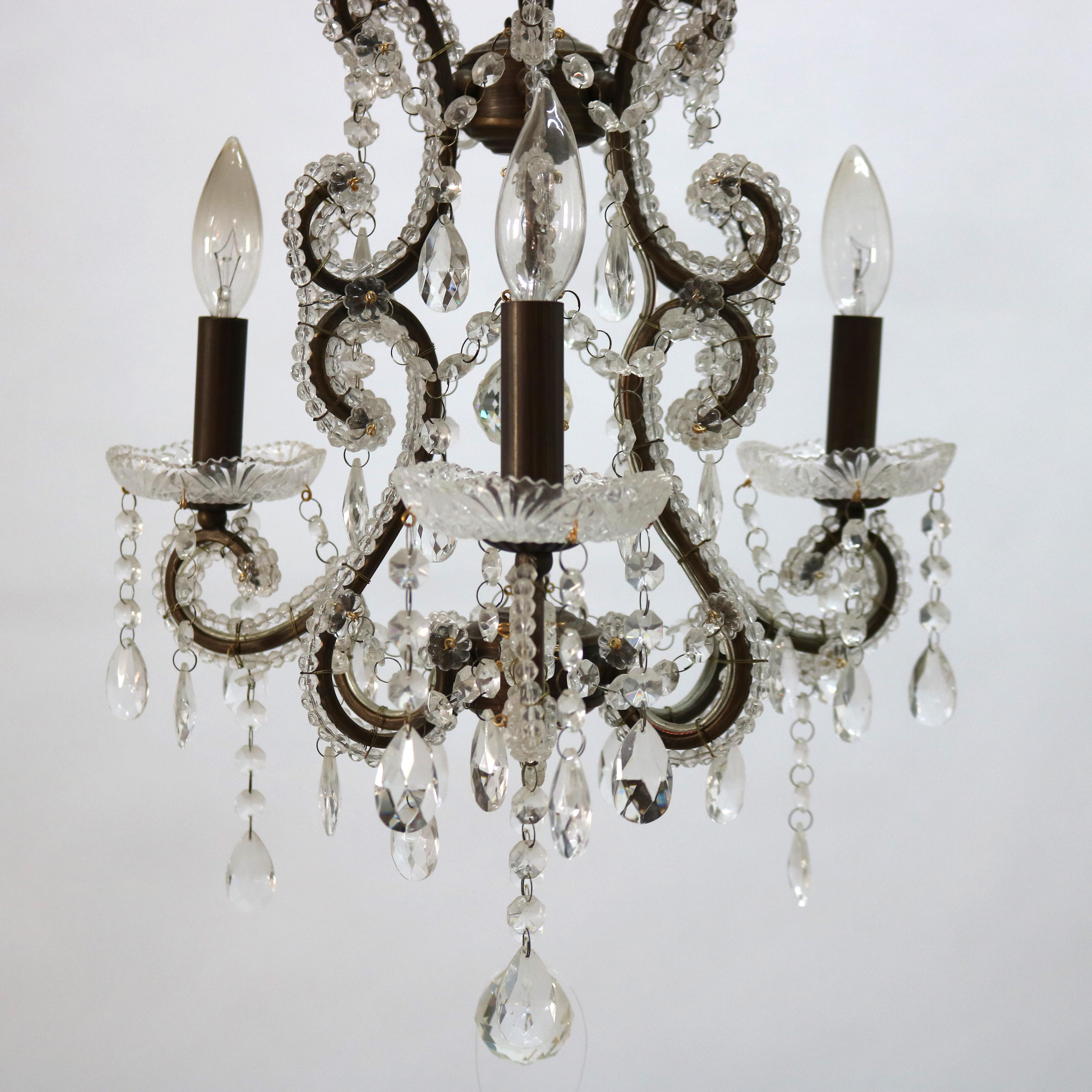 Lampadario a tre luci in cristallo e perline d'epoca C1940 in vendita 2