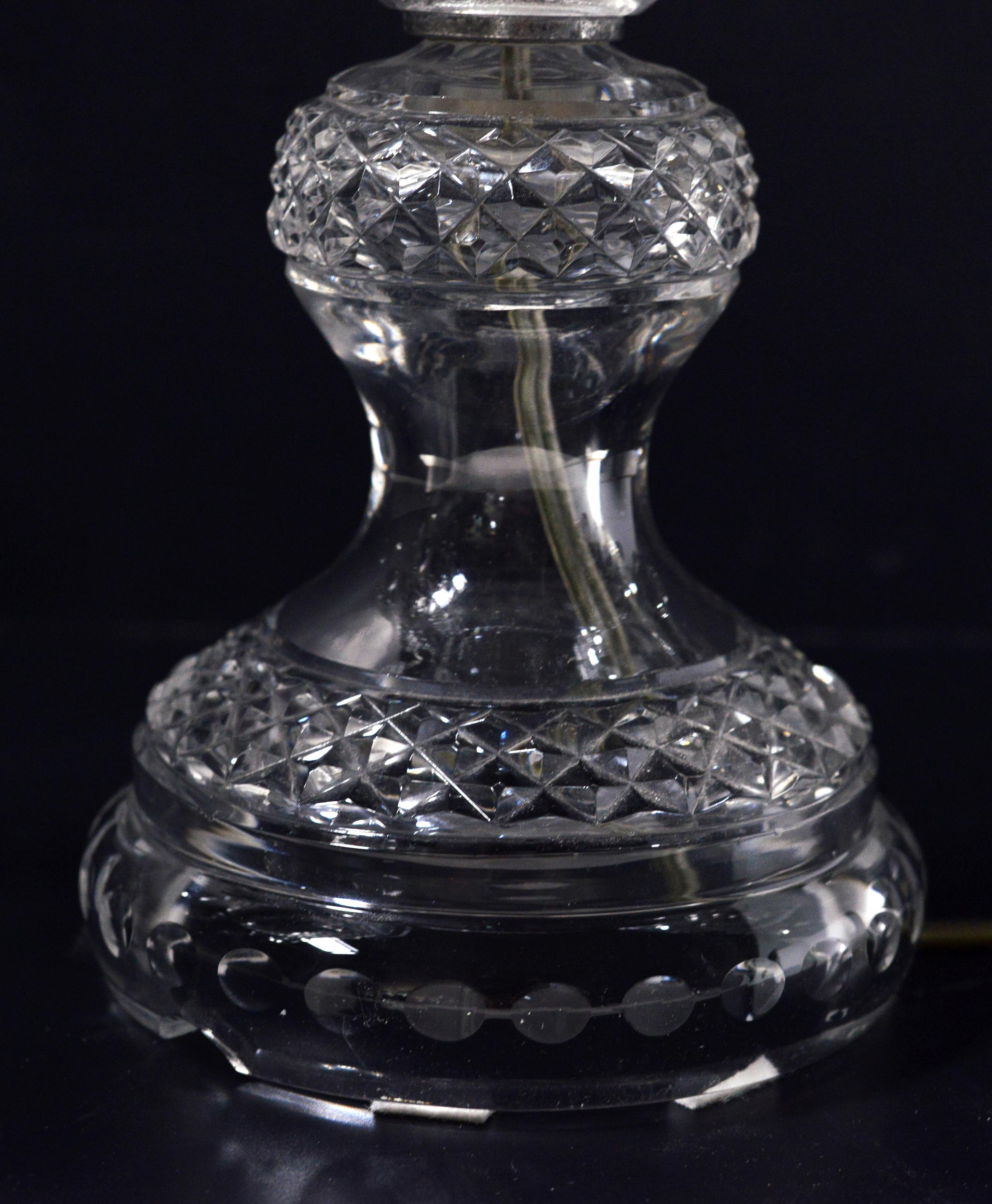 Vintage Crystal Candelabra Double Hurricane Lamp style Baccarat 20ème siècle en vente 2