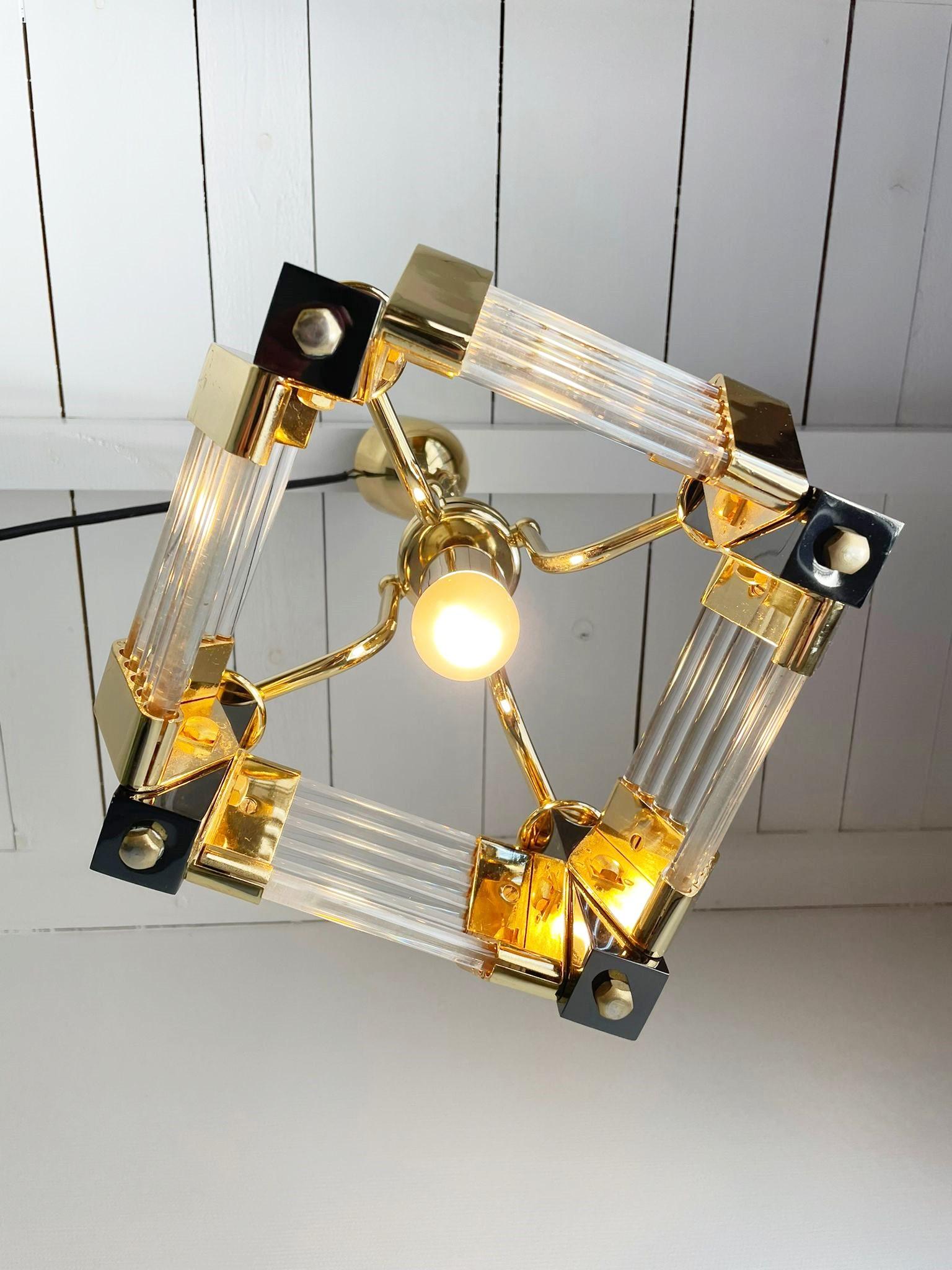 Elegant brass and cut crystal chandelier by Bakalowits & Sohne.

The chandelier emits a beautiful light.

The lamp is fitted with a E27 light bulb socket.

1980s - Austria

Measures: Height: 65cm/25.59