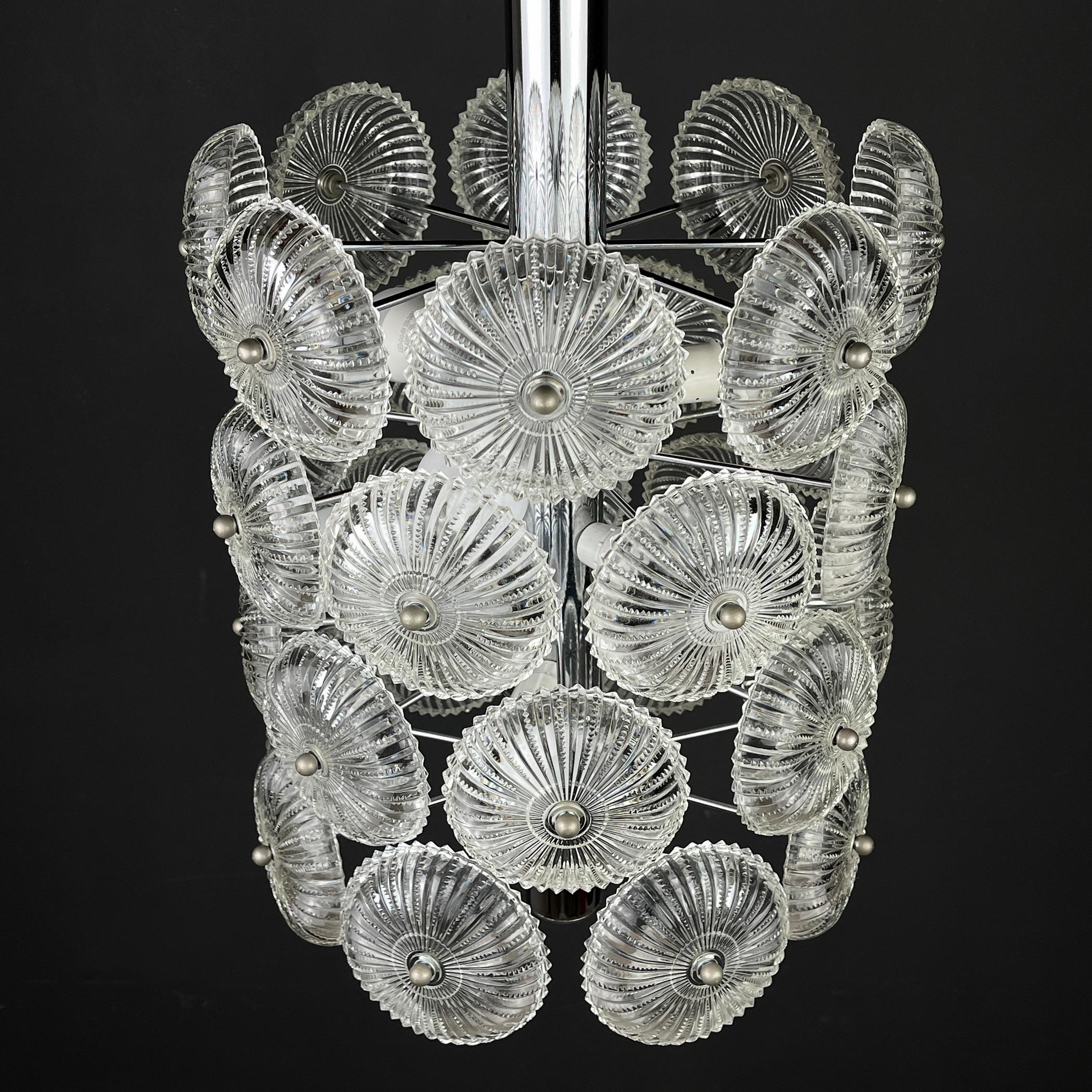 Vintage crystal chandelier Dandelion Italy 1960s In Good Condition For Sale In Miklavž Pri Taboru, SI