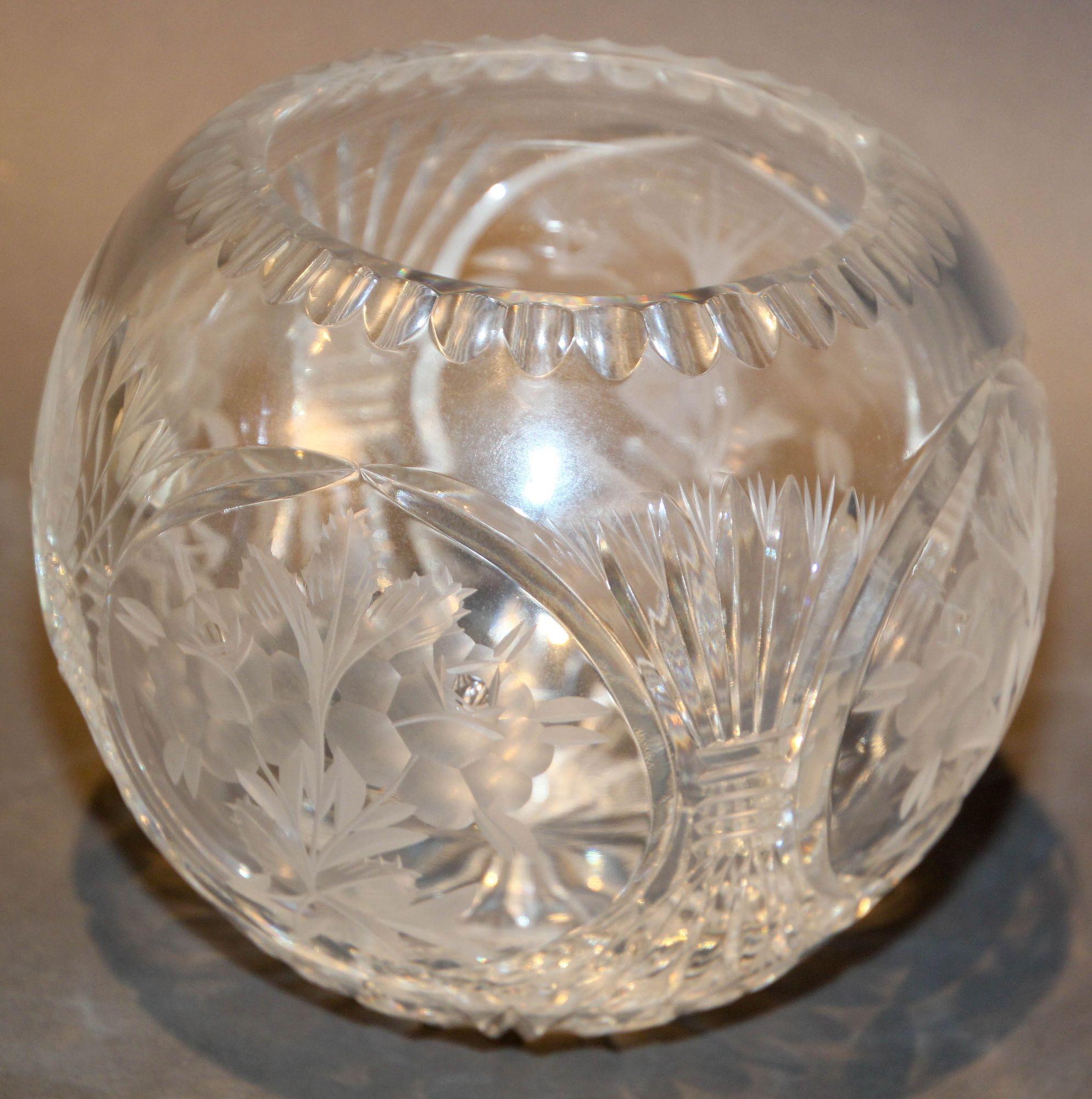 Vintage Crystal Clear Etched Flower Vase Decorative Rose Bowl For Sale 4