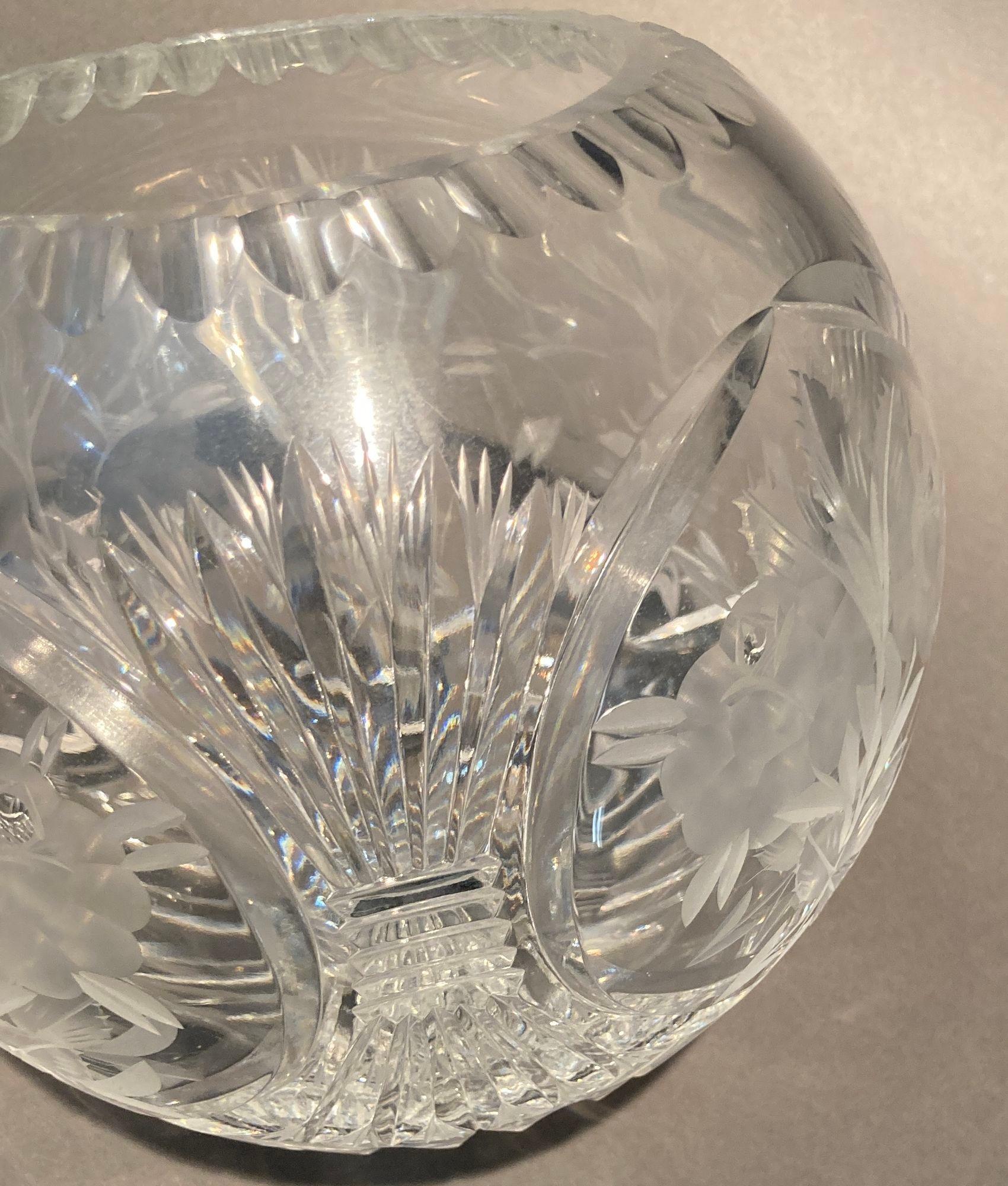 Vintage Crystal Clear Etched Flower Vase Decorative Rose Bowl In Good Condition For Sale In North Hollywood, CA