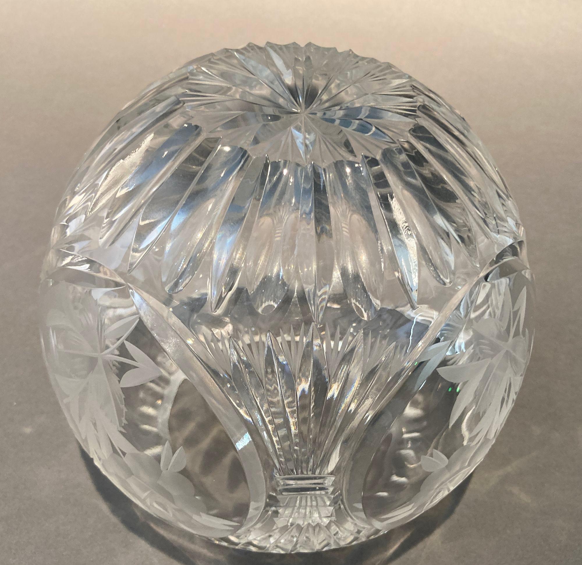 Vintage Crystal Clear Etched Flower Vase Decorative Rose Bowl For Sale 1