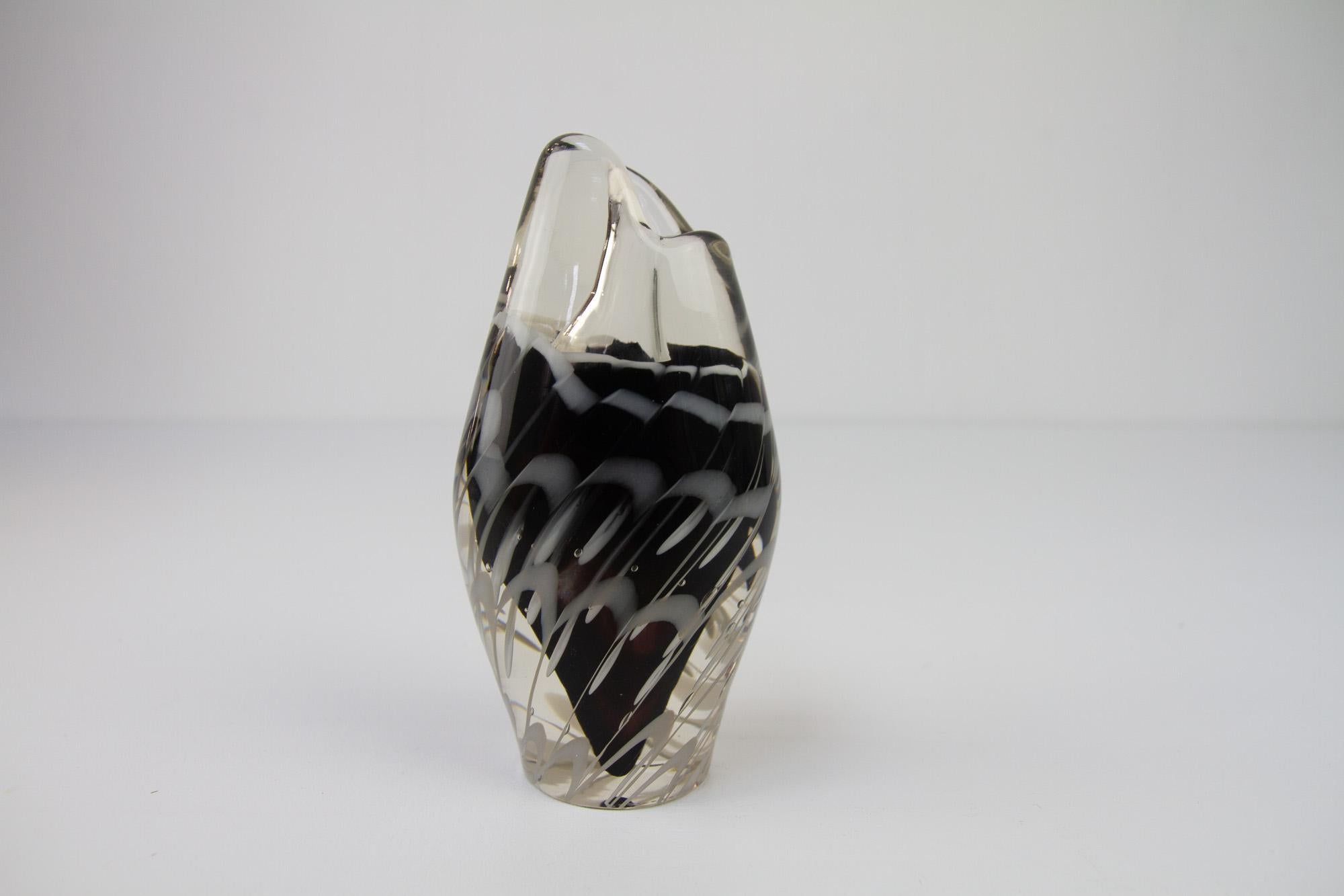 Vintage Crystal Coquille Vase by Paul Kedelv for Flygsfors Sweden, 1950s. For Sale 5