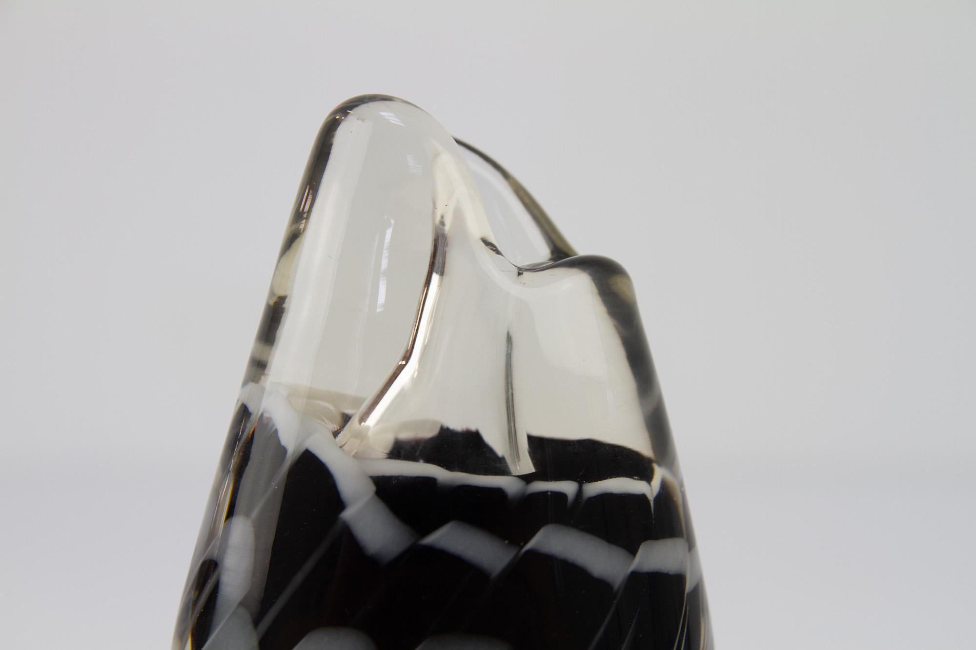 Vintage Crystal Coquille Vase by Paul Kedelv for Flygsfors Sweden, 1950s. For Sale 6