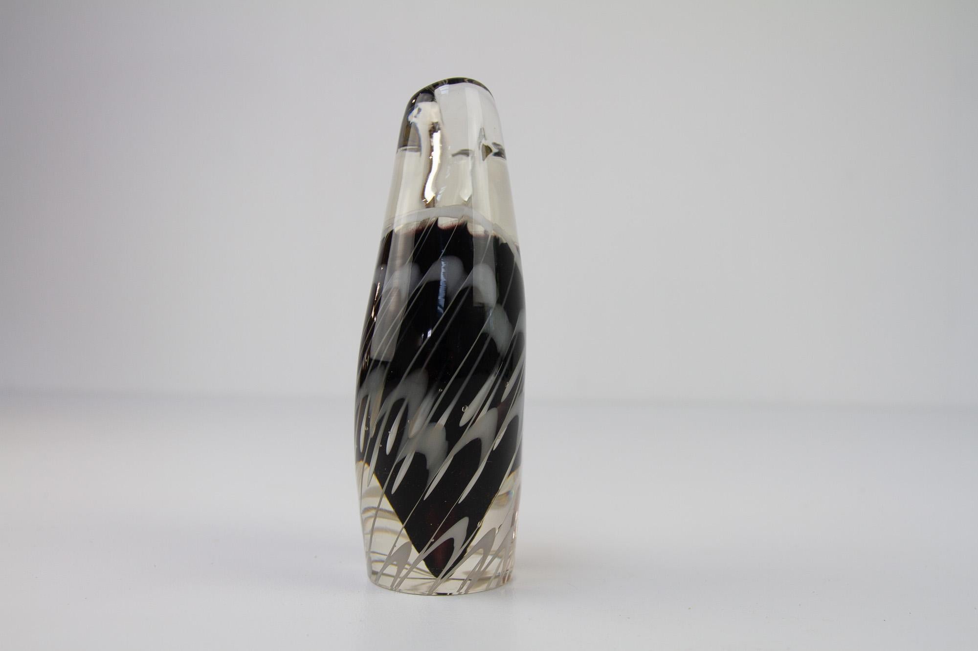 Scandinavian Modern Vintage Crystal Coquille Vase by Paul Kedelv for Flygsfors Sweden, 1950s. For Sale