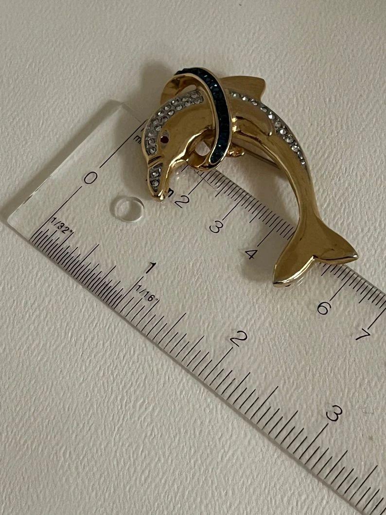 Alfiler Broche Vintage Delfín de Cristal Tono Oro Impresionante en Excelente estado para la venta en Montreal, QC