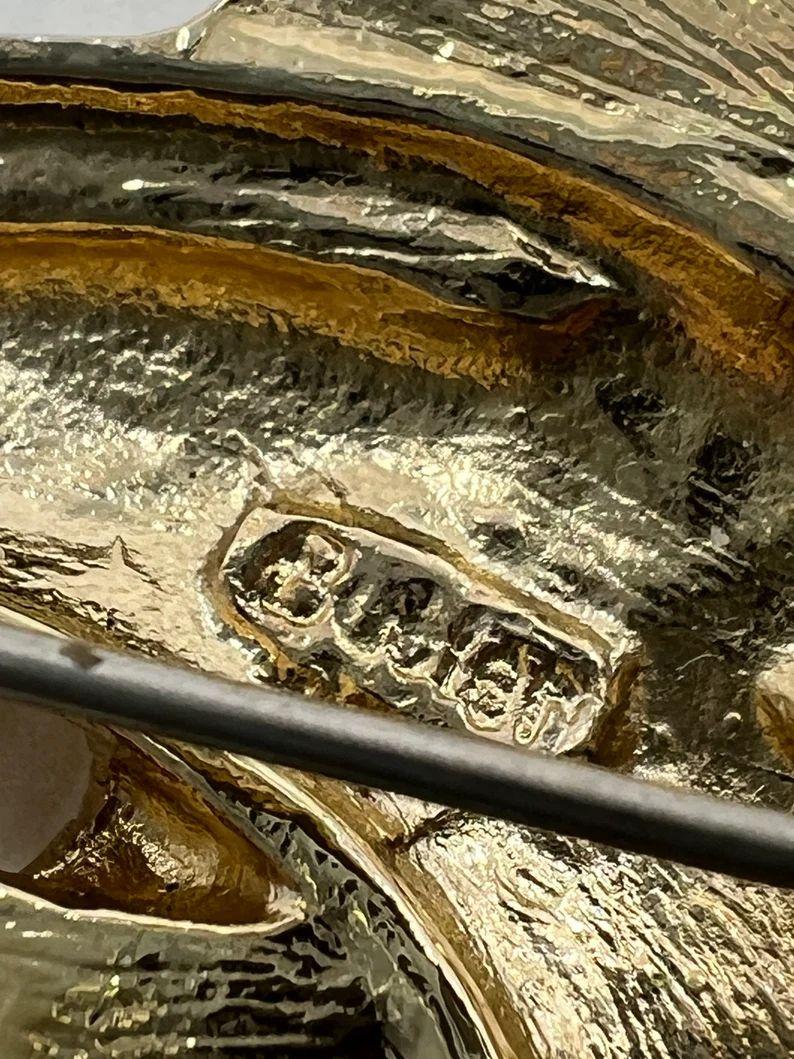 Alfiler Broche Vintage Delfín de Cristal Tono Oro Impresionante en venta 1