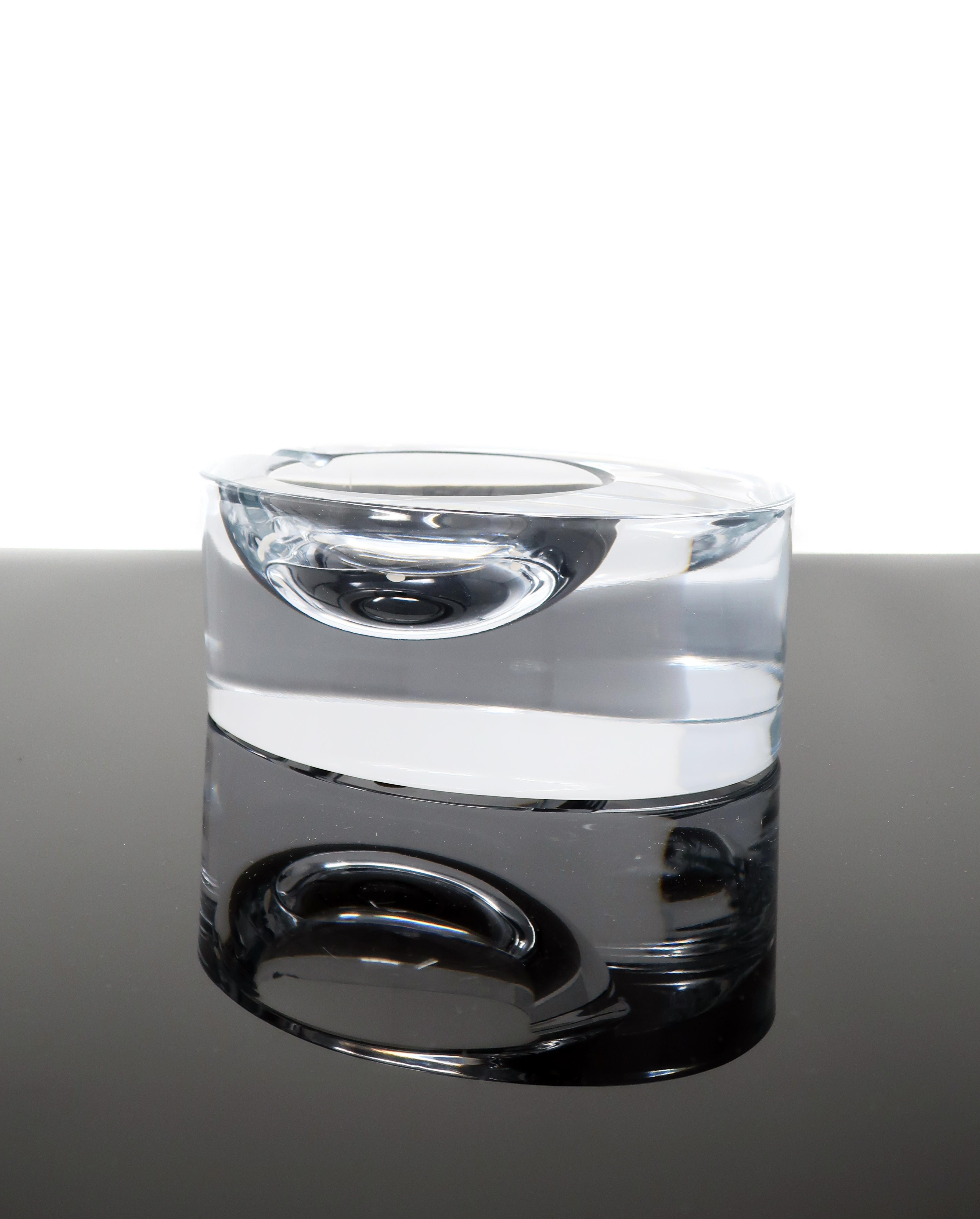 Vintage Crystal Egg Shaped Ashtray In Good Condition In Brooklyn, NY