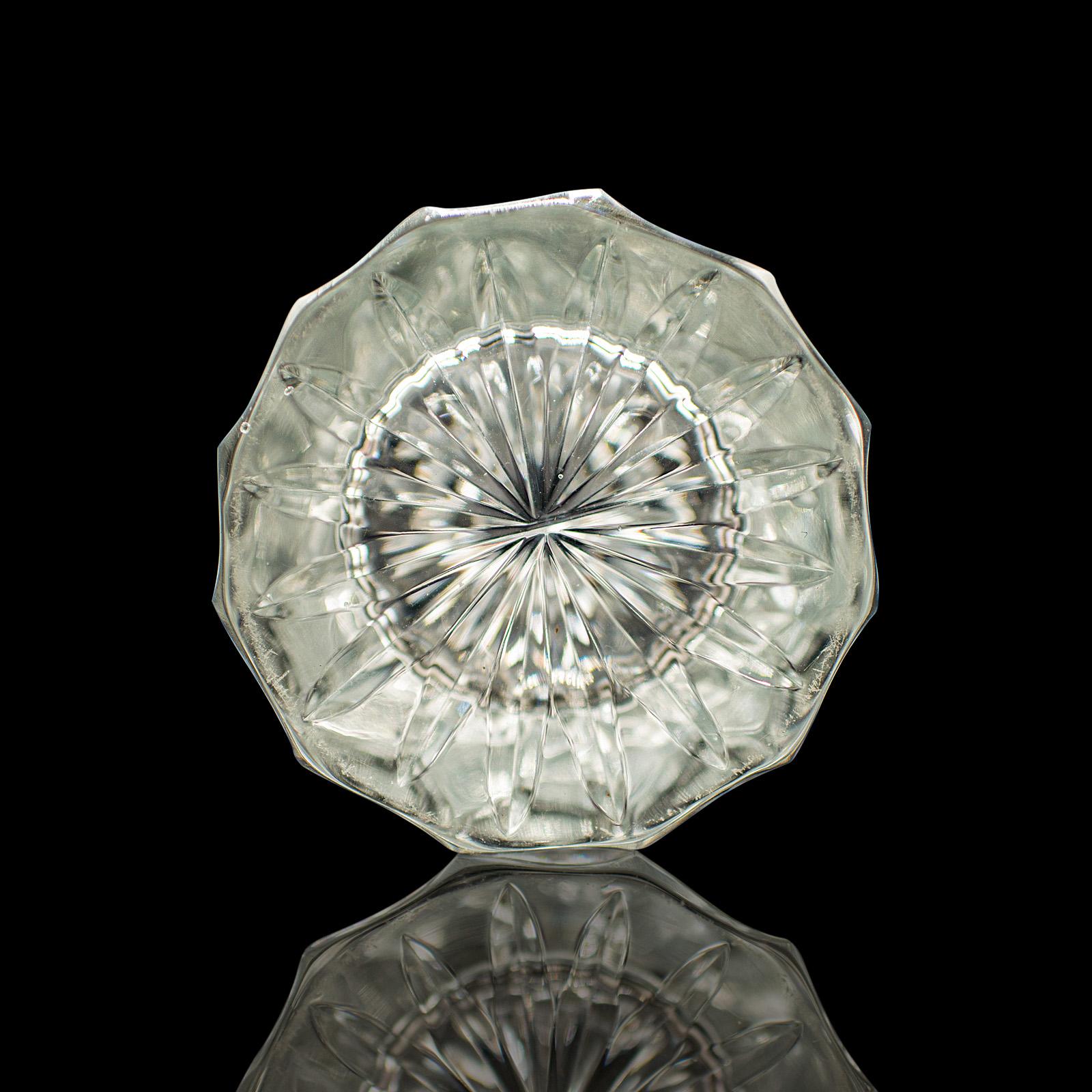 Florero Vintage de Cristal, Inglés, Vidrio Tallado, Ramo, Manga, Circa 1940 en venta 5